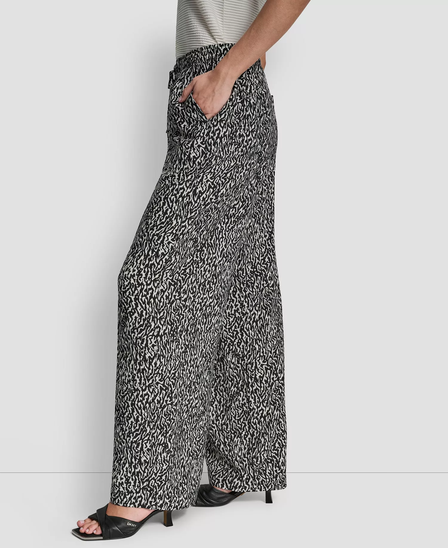 Women's Printed Straight Leg Pull-On Pants - Logo Ikat - S