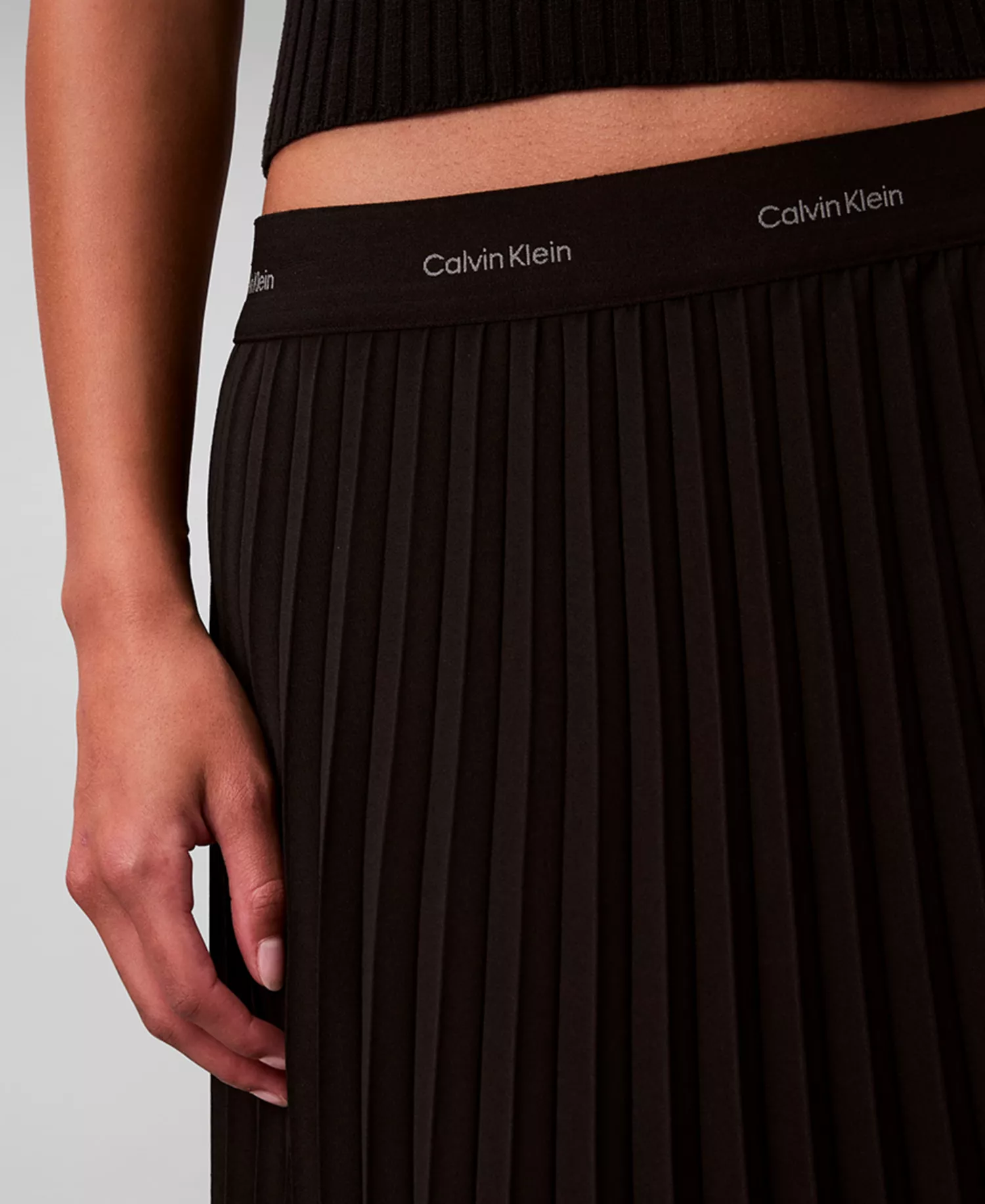 Women's Pleated Midi Skirt - Black - M