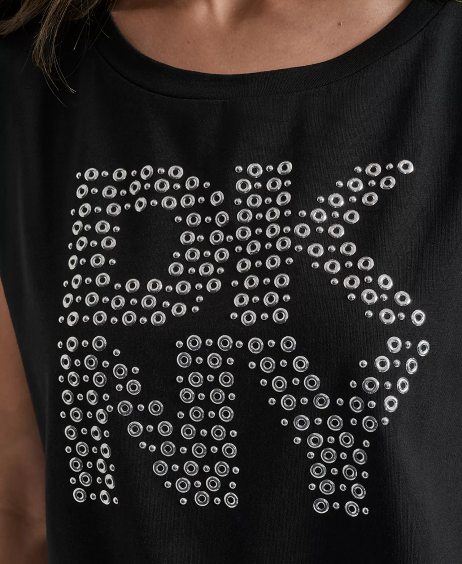 Women's Grommet Stack Logo Crewneck T-Shirt - Black - L