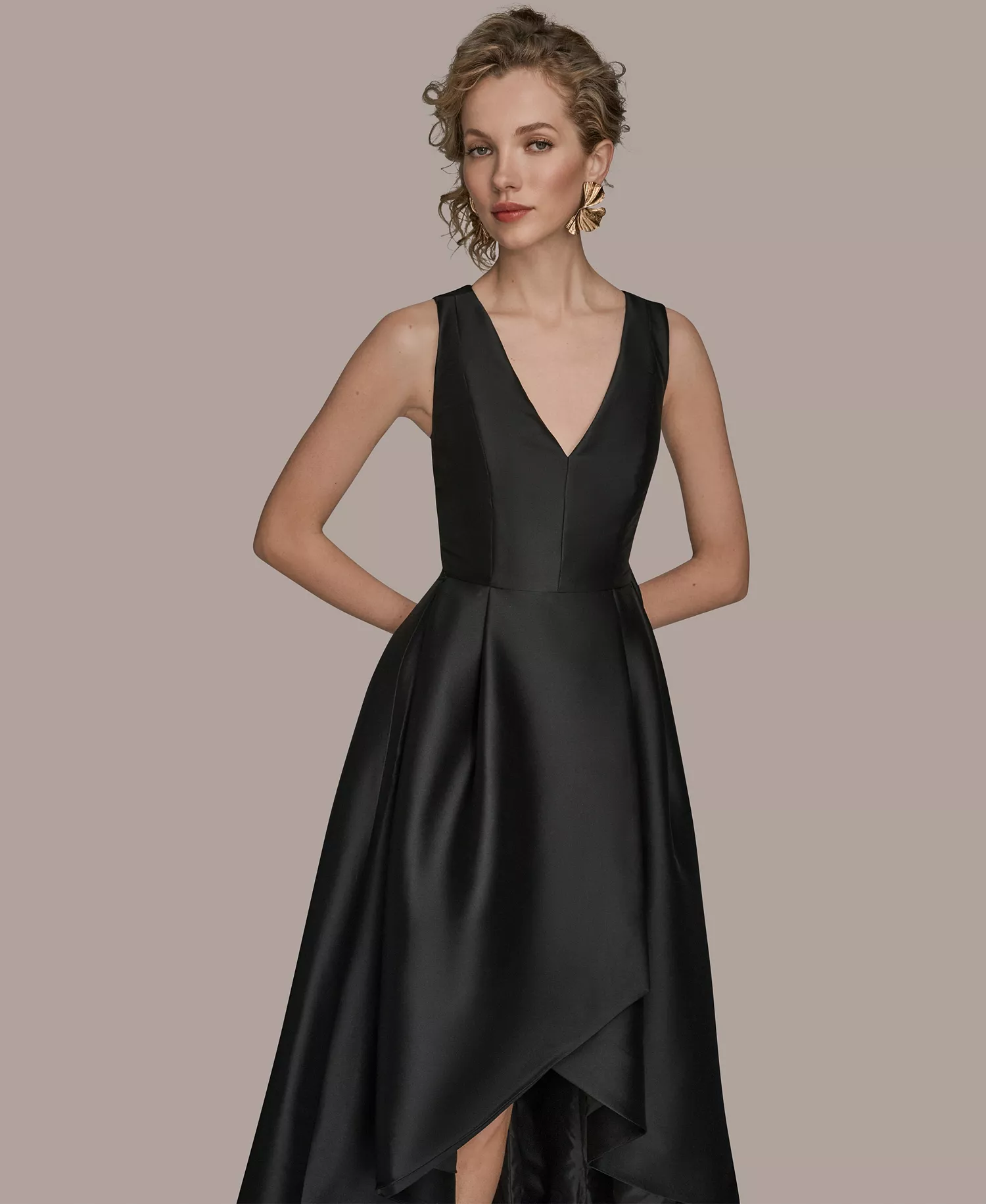 Women's Sleeveless Asymmetrical V-Neck Ball Gown - Black - 10