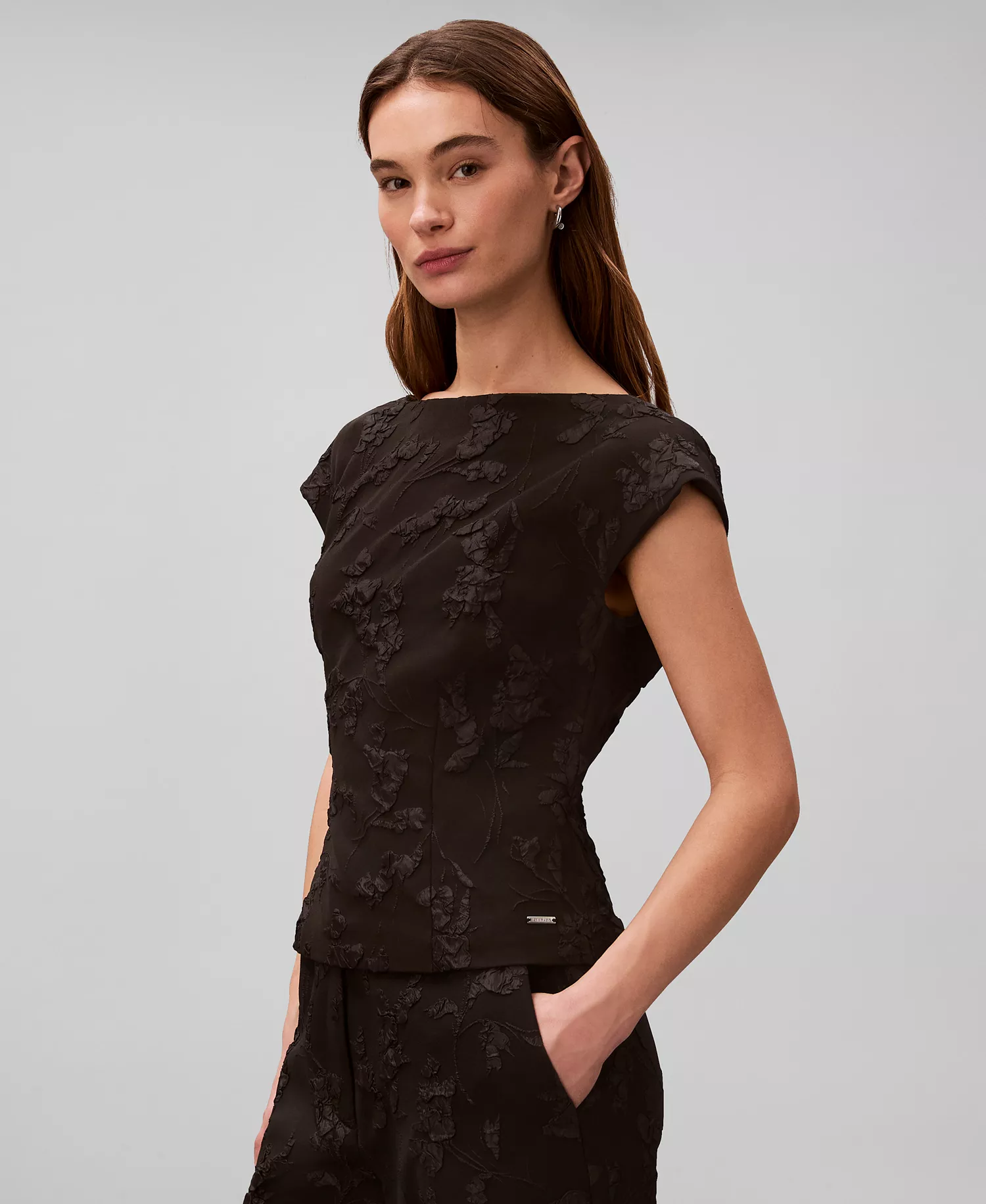 Women's Short-Sleeve Top - Black Floral Cuttings Cloque Jacquard - 10