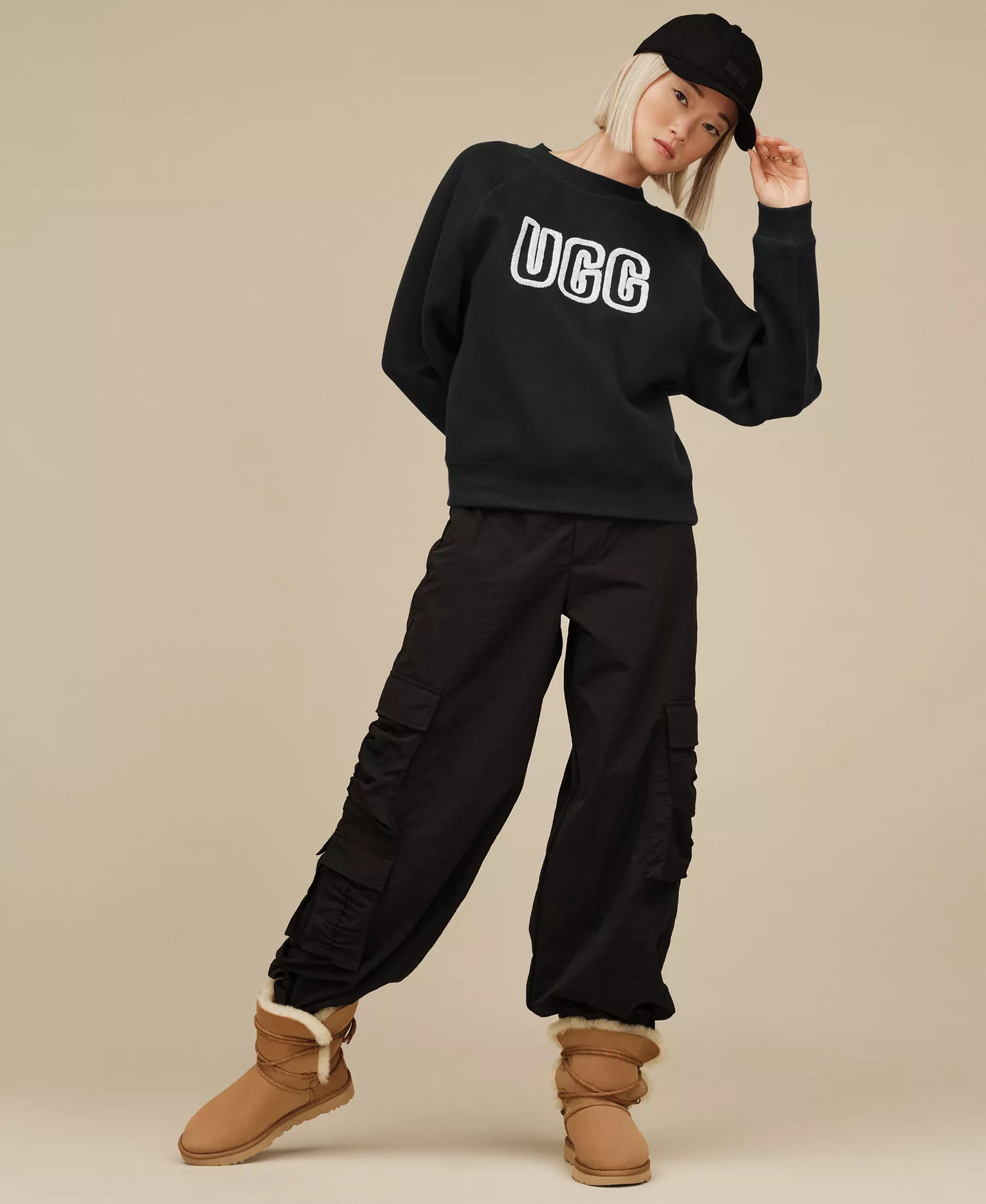 UGG Women's Logo Crewneck Sweatshirt - Black - L
