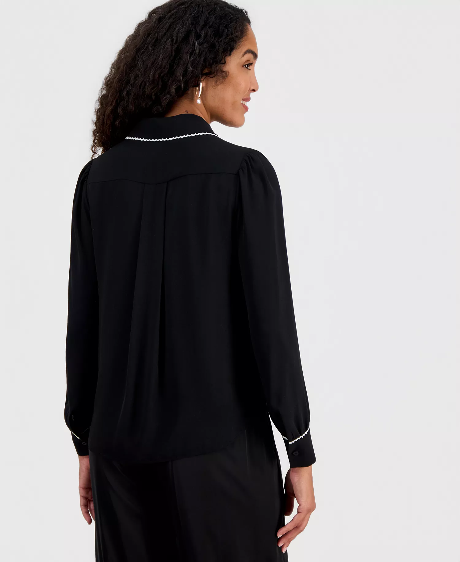 Women's Contrast-Trim Button-Down Blouse - Black - L