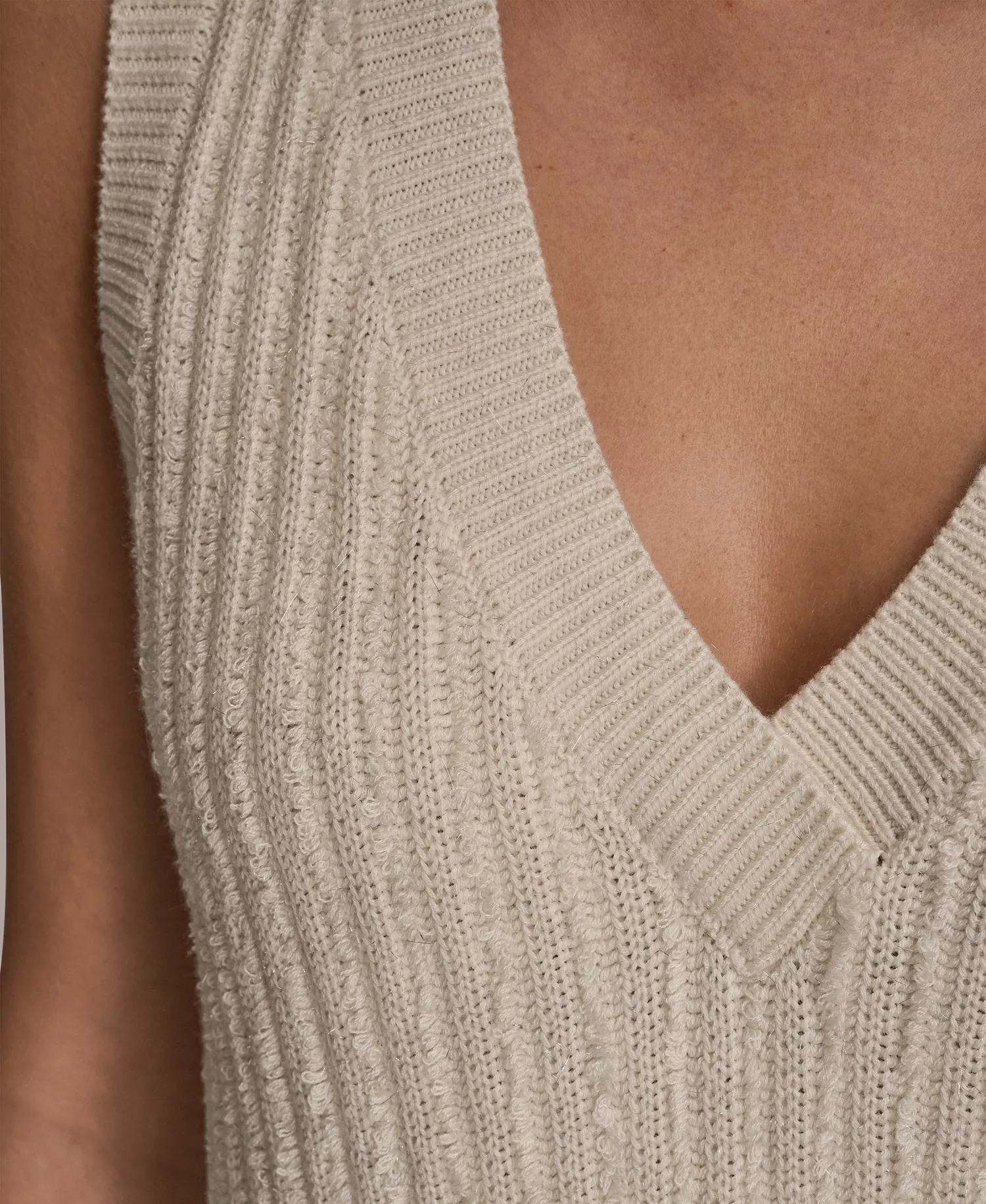 Women's Sleeveless V-Neck Loop Stitch Sweater Vest - Cream/silver - L