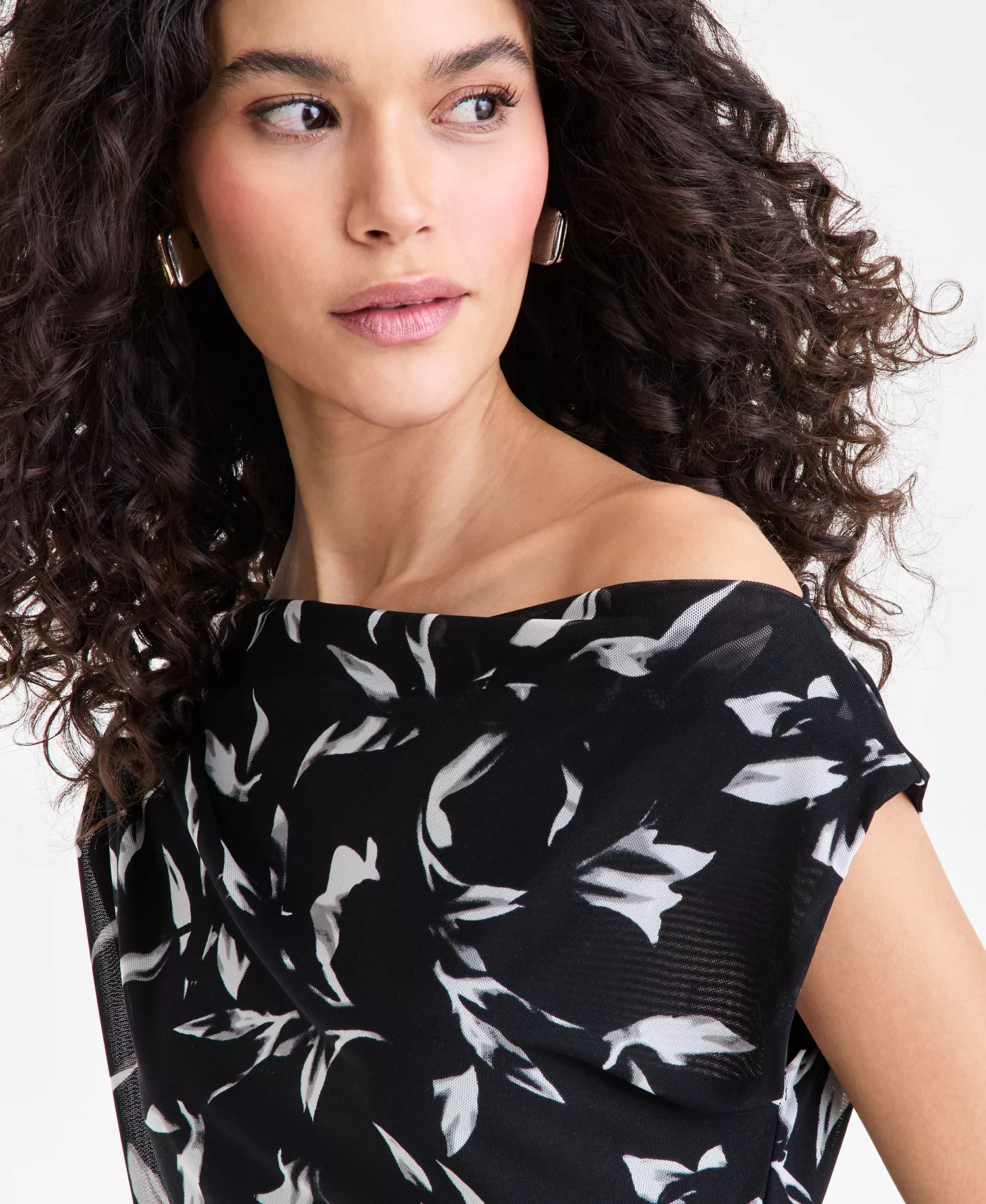 Women's Short Sleeve Asymmetric Knit Top, Macy's Exclusive - Siena Blooms Bk - L