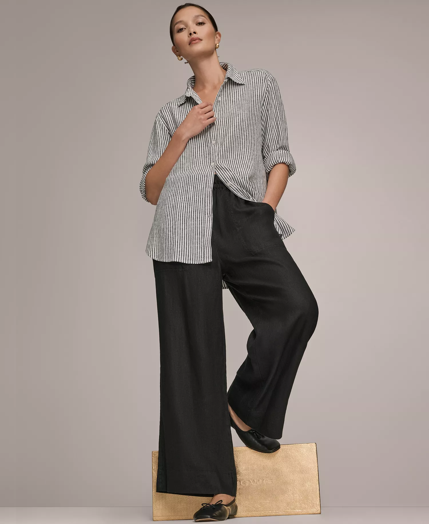 Women's Collared Button Striped Front Shirt - Thin Black Stripe - L