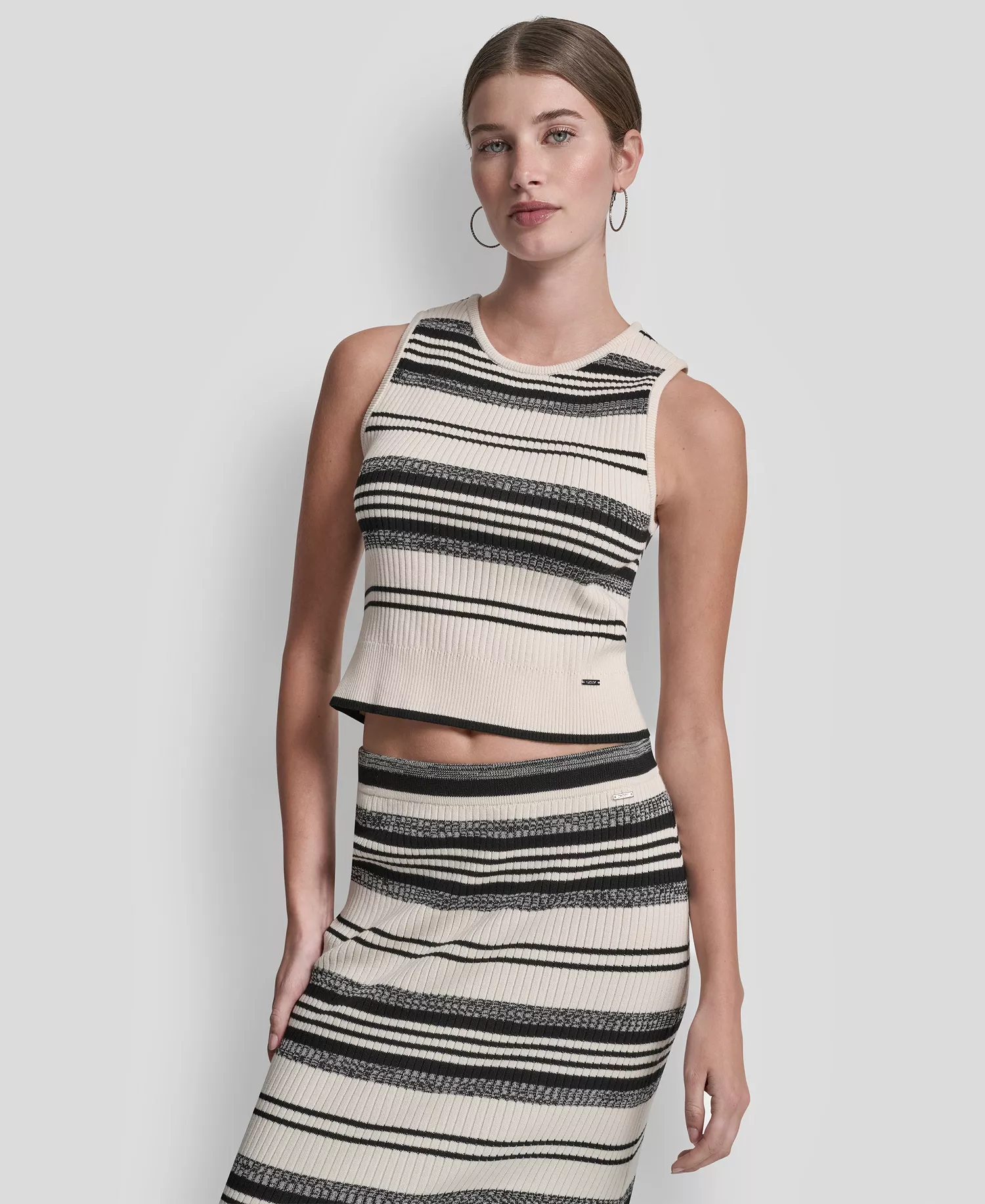 Women's Sleeveless Crew Neck Rib Sweater - Eggnog/black - L