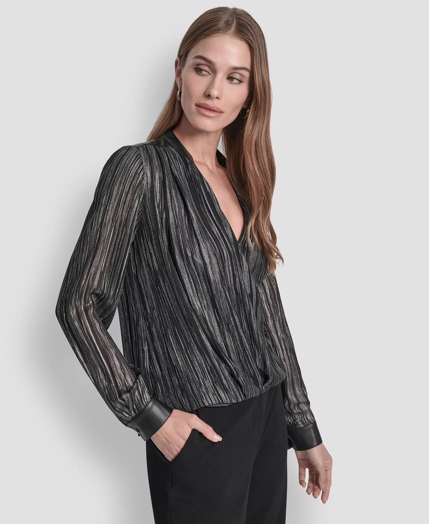 Women's Crinkle Detail V-Neck Top - Black/gunmetal - L