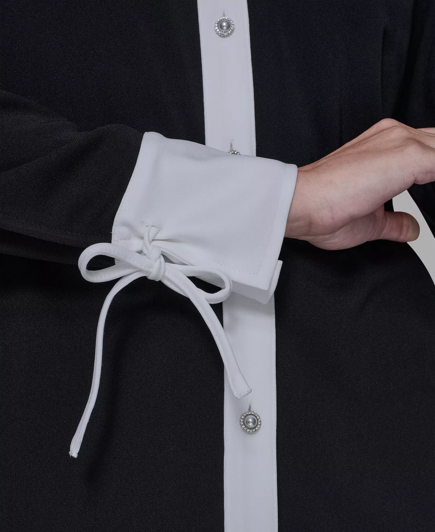 Women's Contrast Collared Top - Black/soft White - L