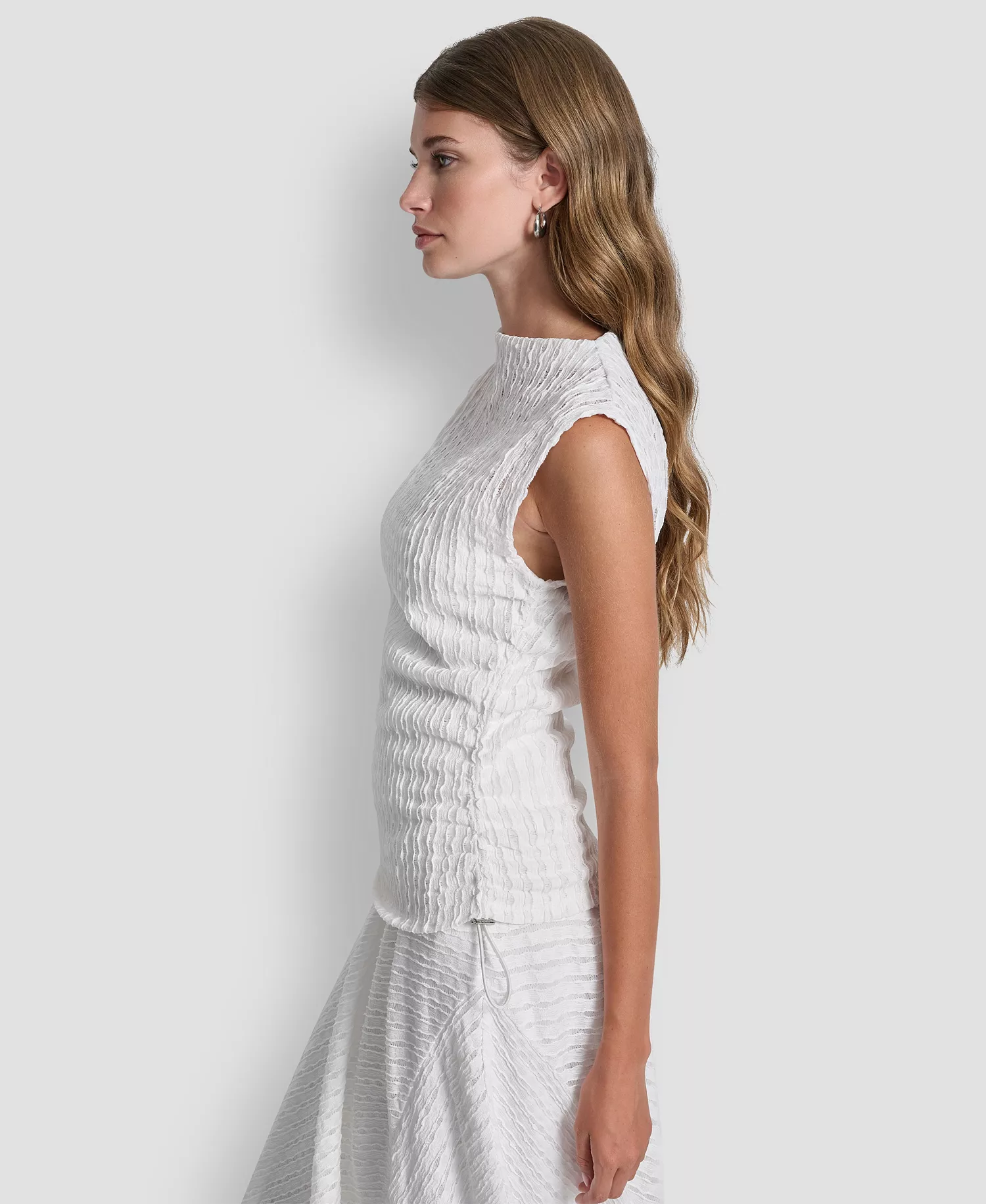 Women's Sleeveless Open Textured Top - Ivory - L