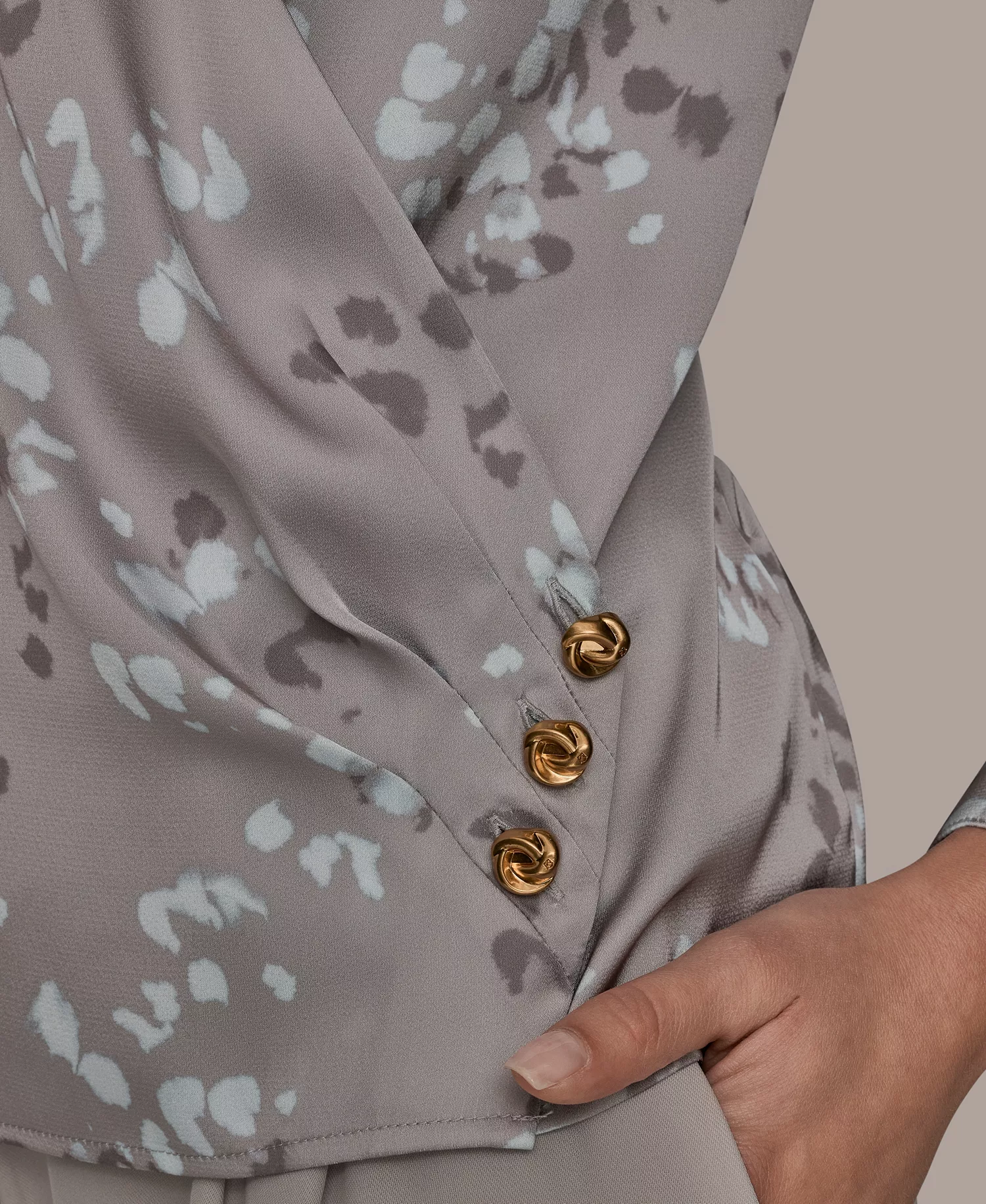 Women's Printed V-Neck Top - Driftwood Multi - L