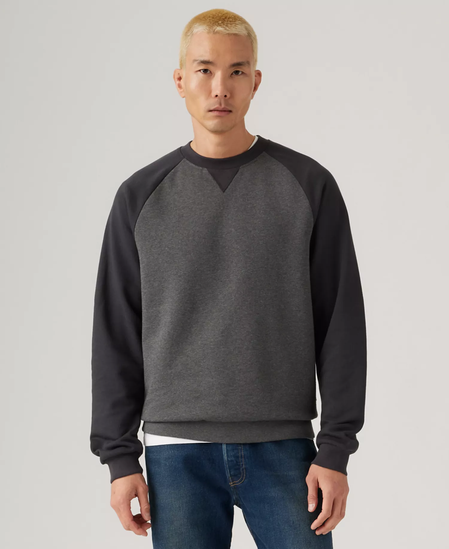 Levi'® Men's Relaxed Fit Crewneck Long Sleeve Red Tab Logo Sweatshirt - Dark Phantom - 2XL