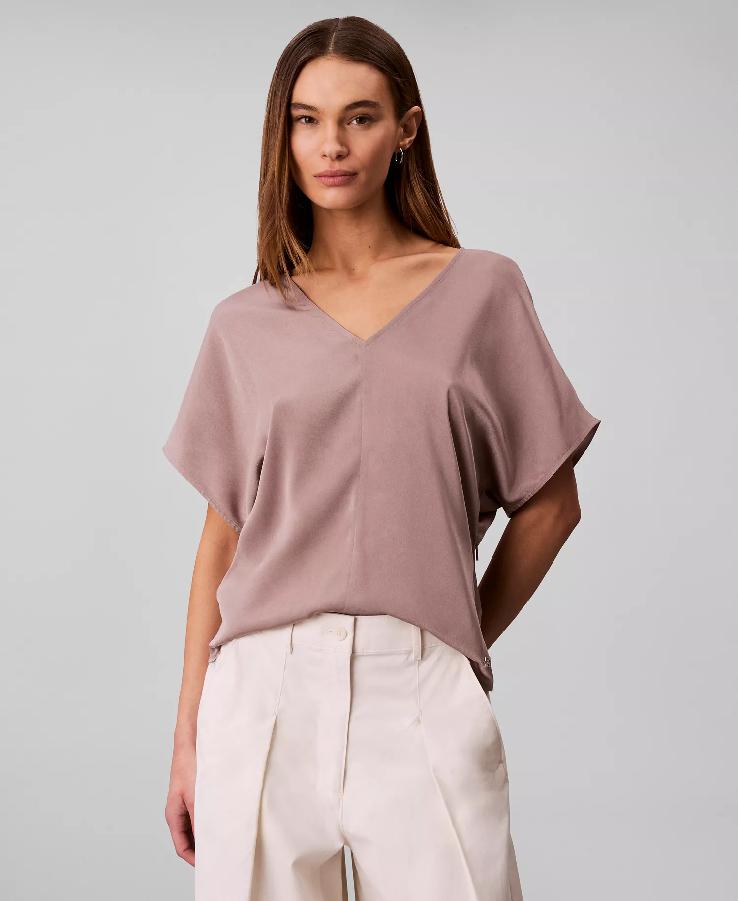 Women's Short-Sleeve V-Neck Top - Dusted Fox - L