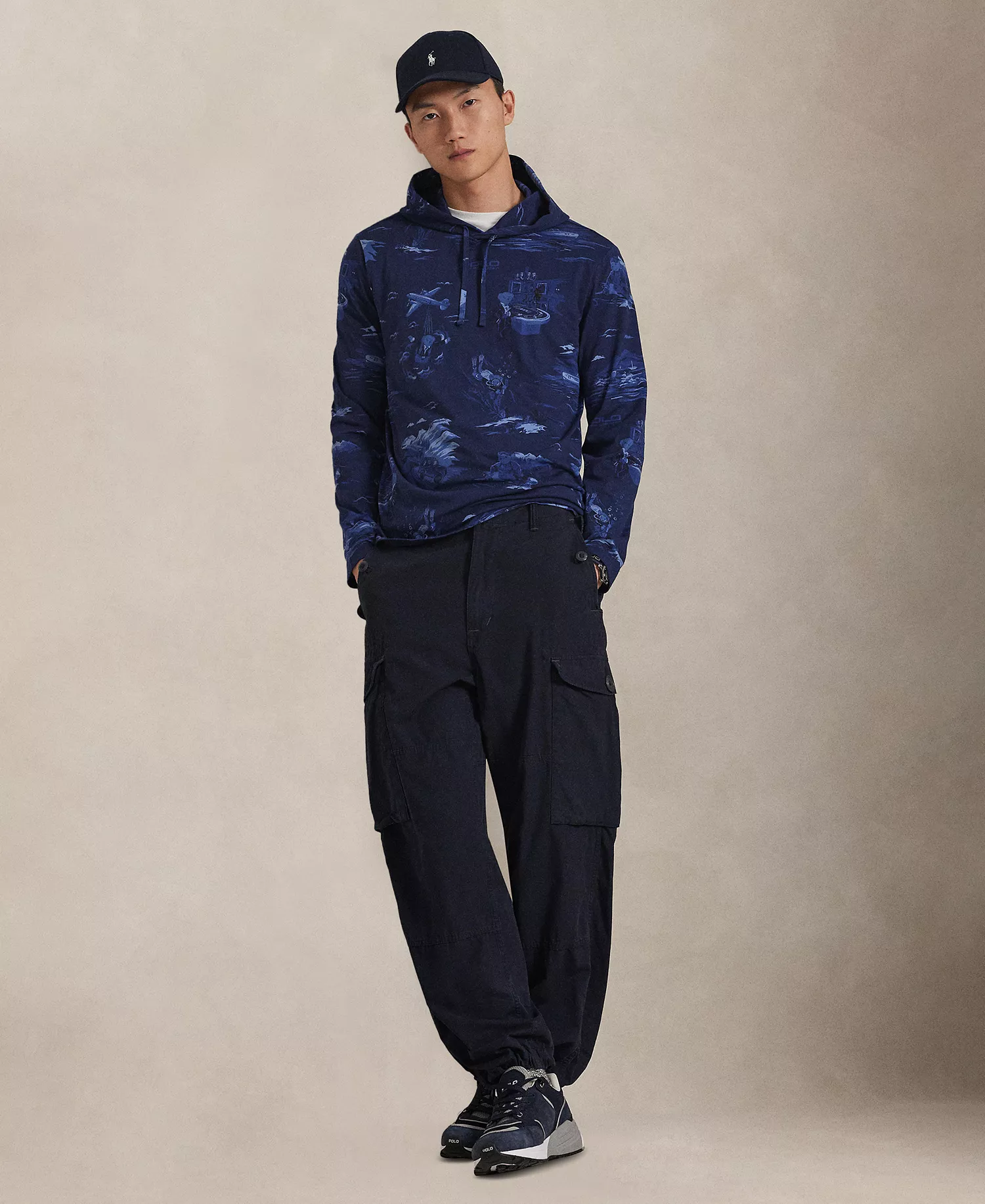 Men's Long-Sleeve Animated Hooded T-Shirt - Spy Bear - L