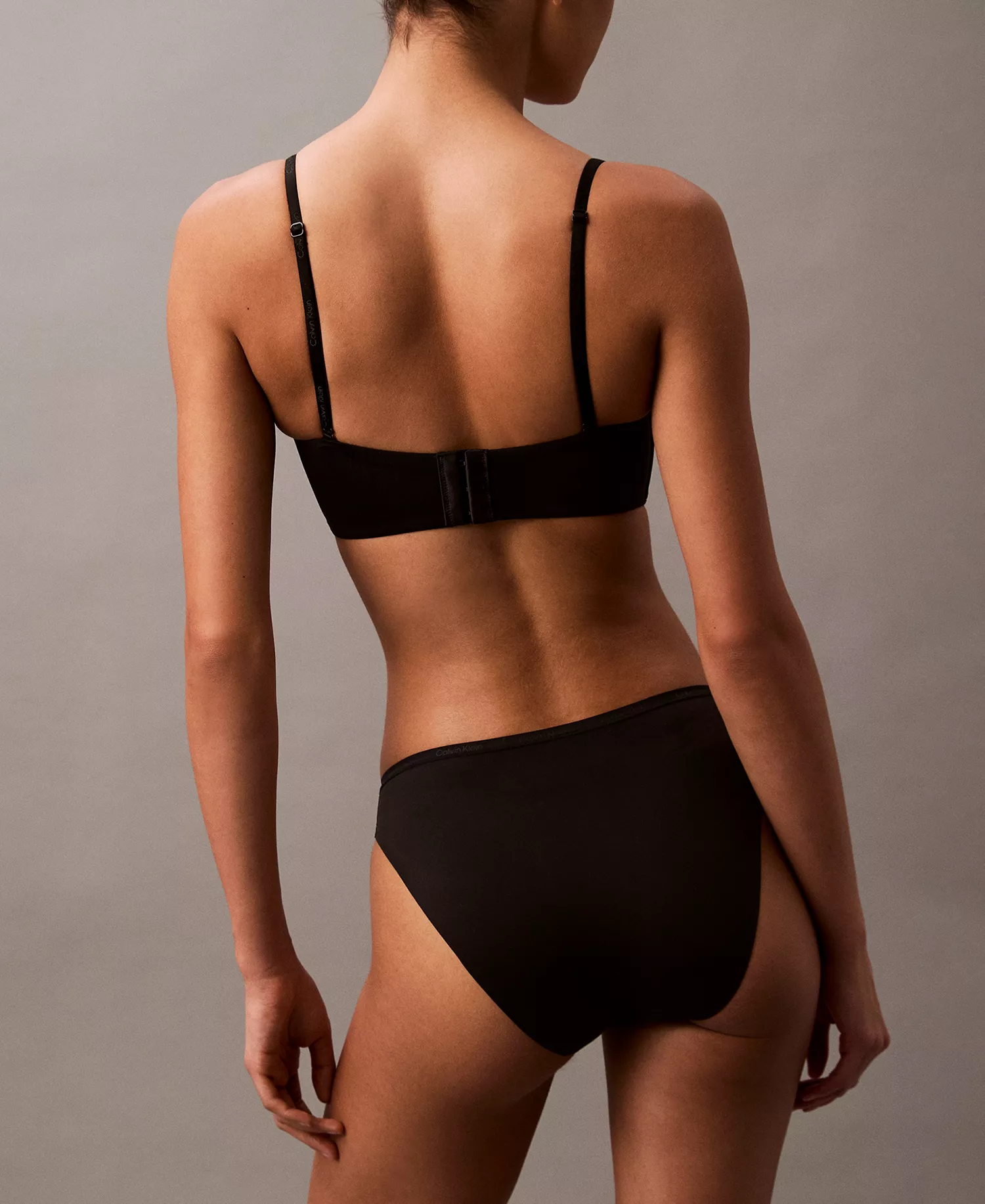 Women's Form to Body Lightly Lined Bandeau Bra QF7783  - Black - L