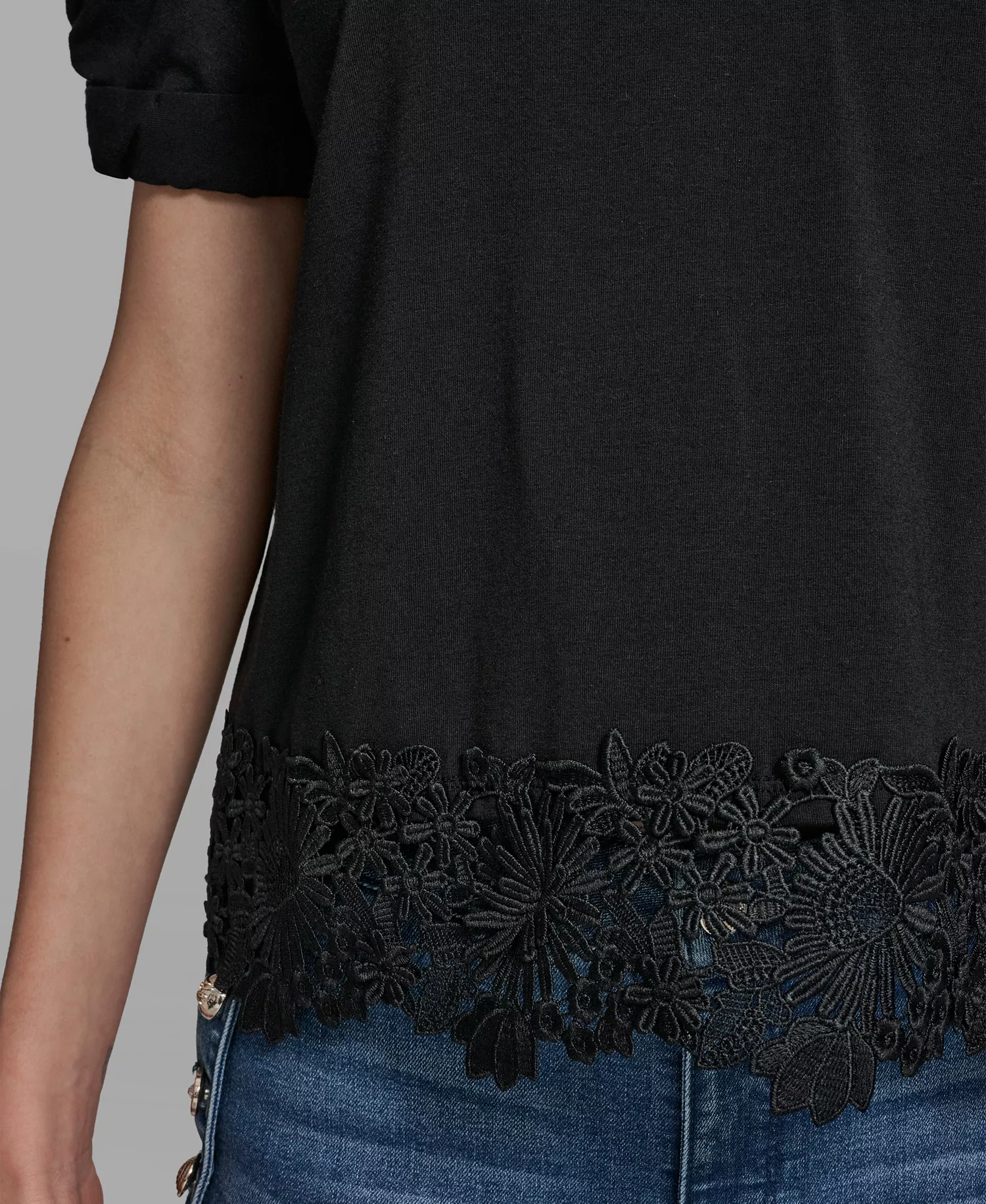 Women's Crew Neck Short-Sleeve Floral Crochet-Trim Top - Black - L