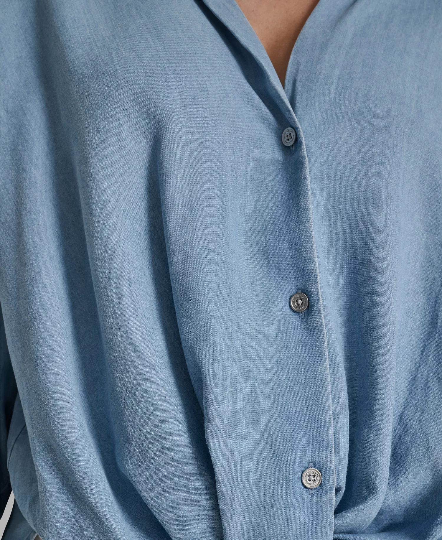 Women's Long-Sleeve Button Front Shirt With Twist Hem - Chambray - L