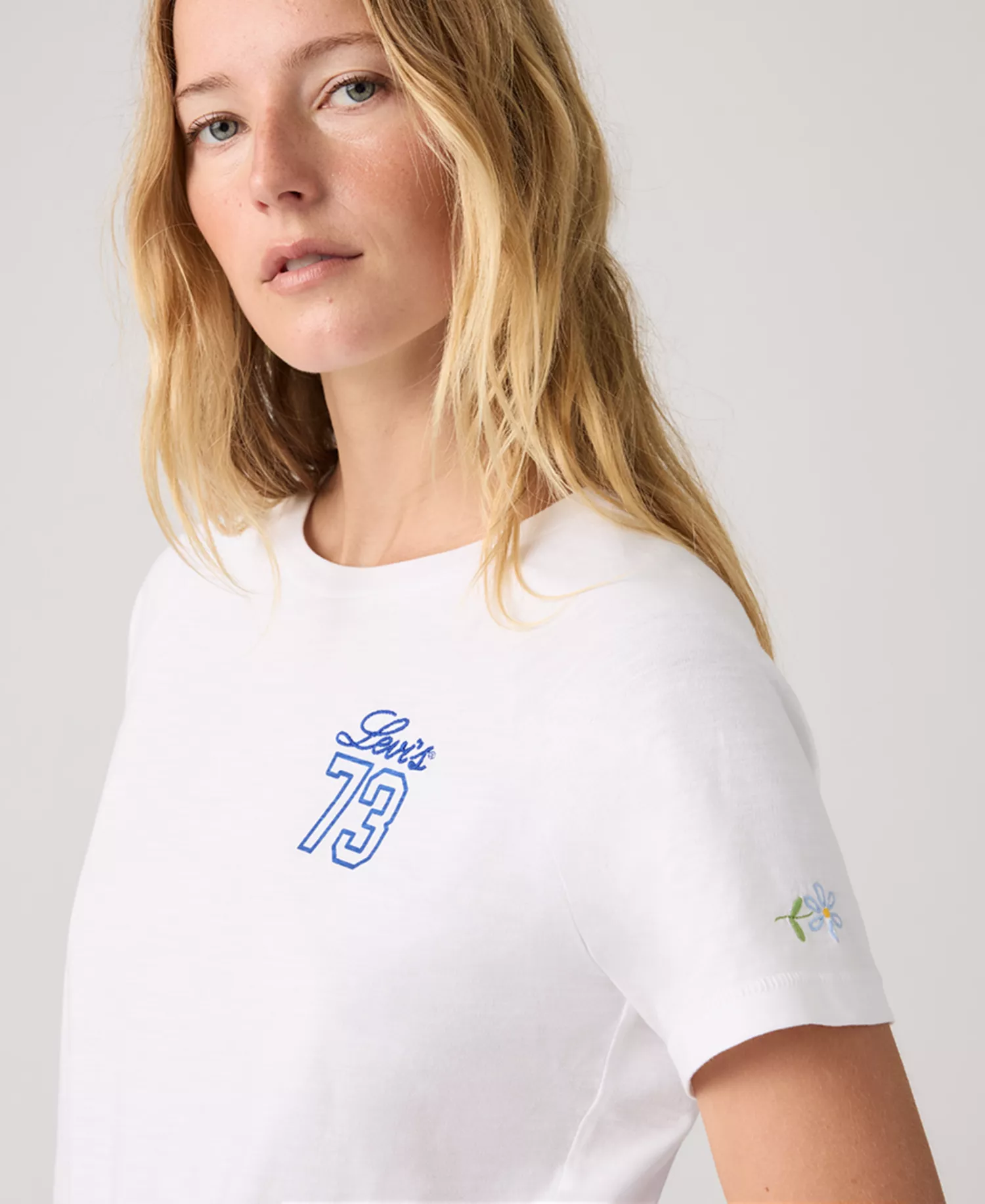 Women's Game Day Graphic T-Shirt - Levis Embr Flowers Bright White - L