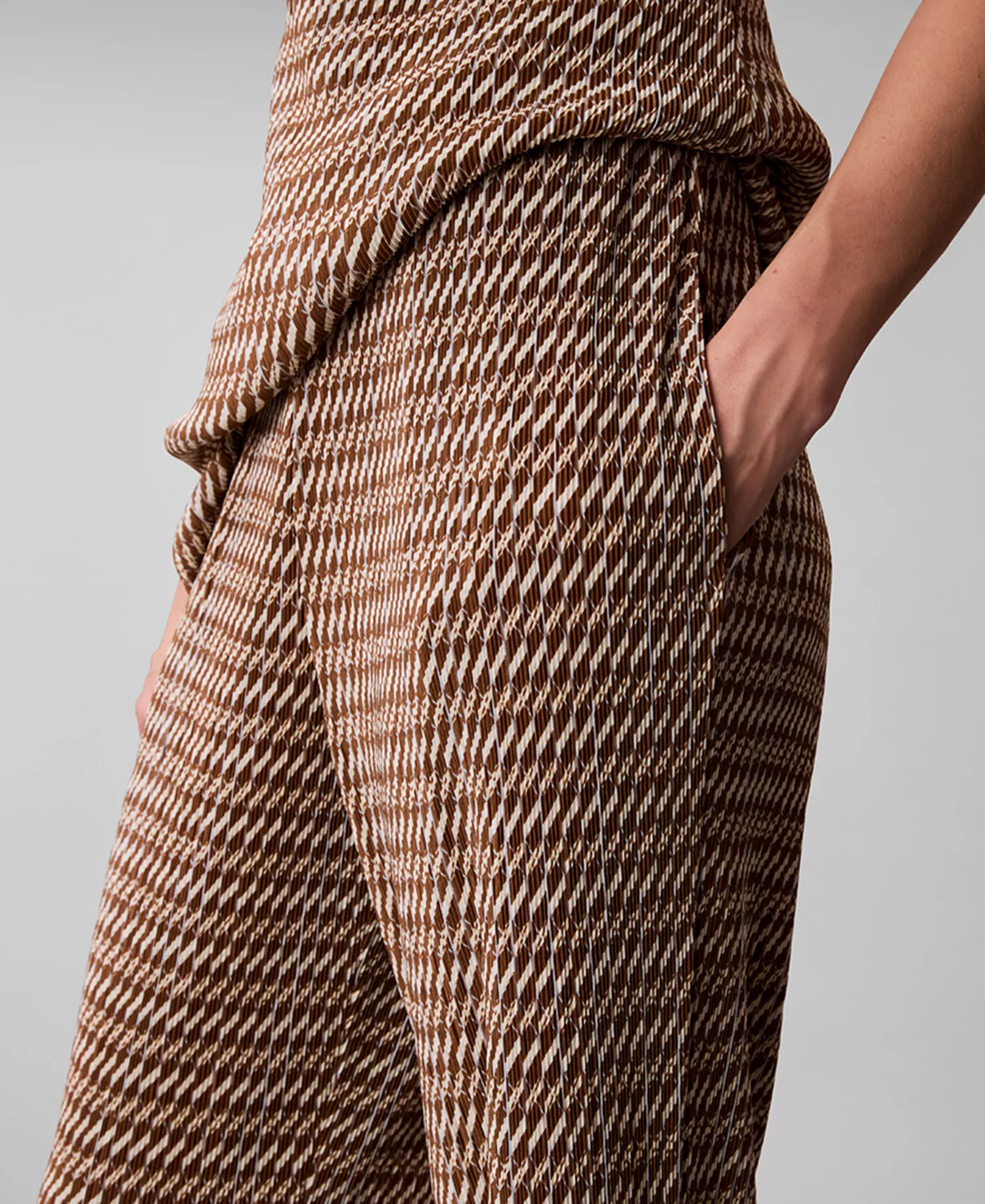 Women's Plisse Print Wide-Leg Pants - Executive Brown Ladder Print - L