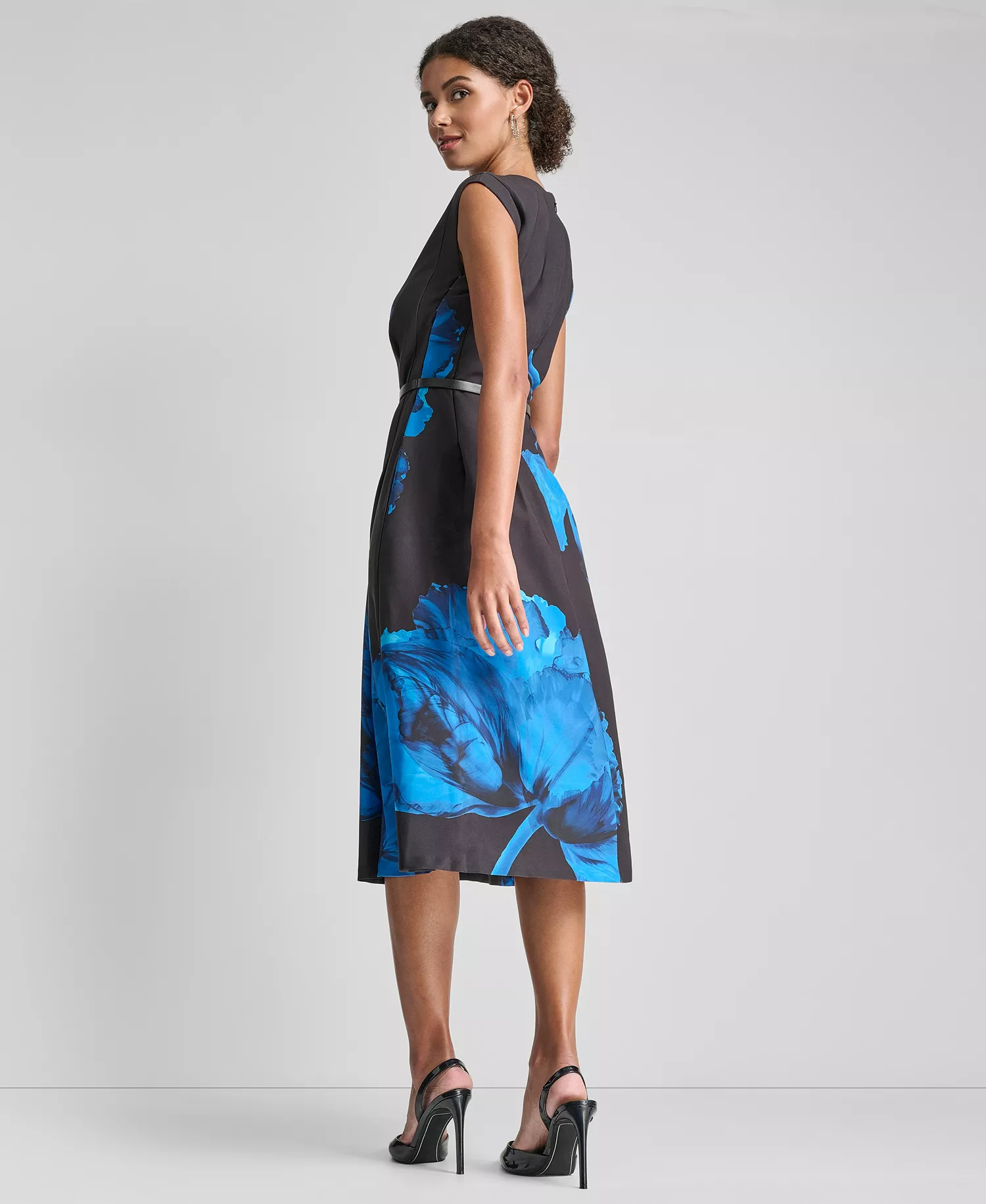 Women's Sleeveless Jewel Neck Fit and Flare Midi Dress - Black/Skydiver - 10