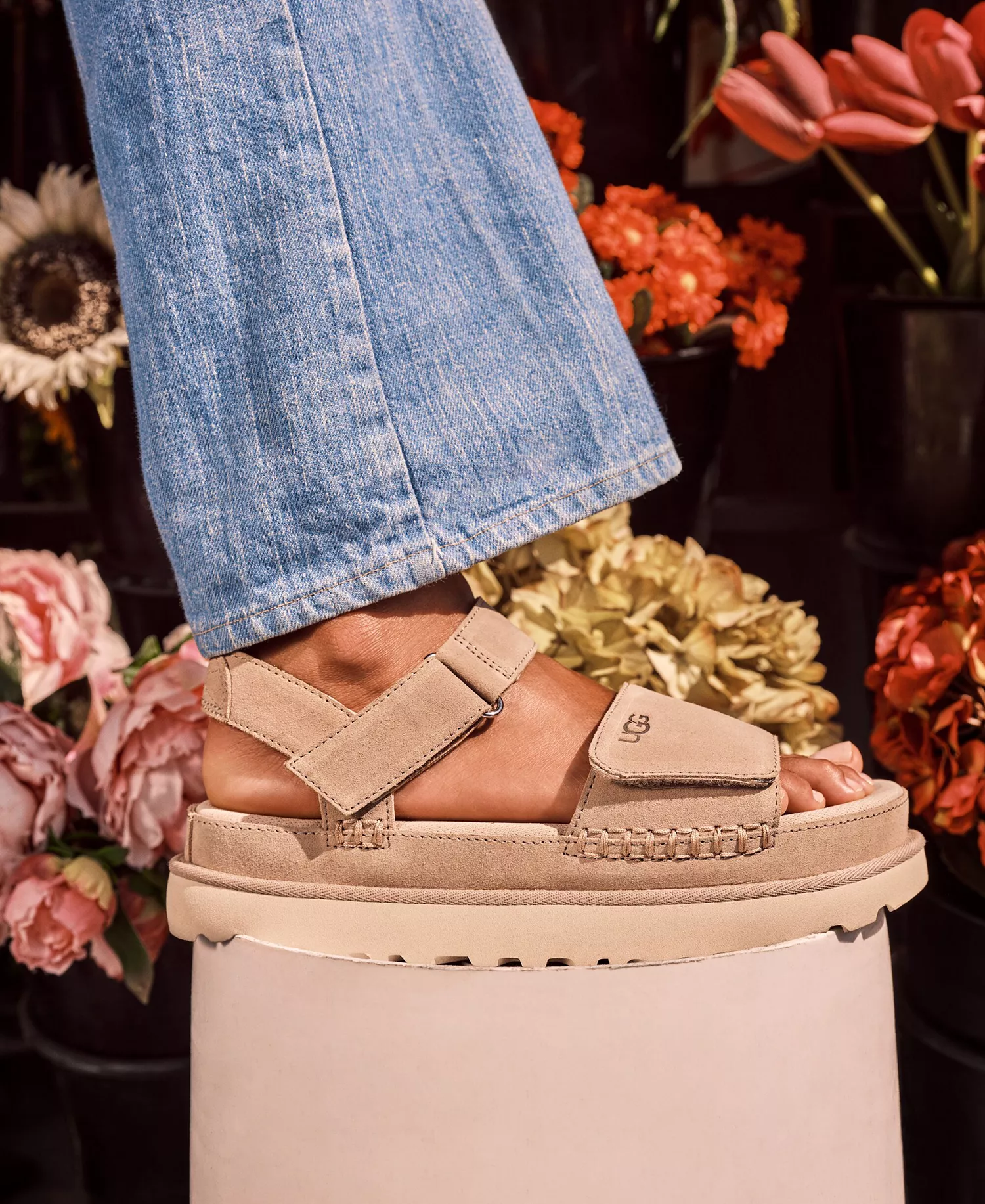 Women's Goldenstar Flat Platform Lug-Sole Sandals - Chestnut - 10M