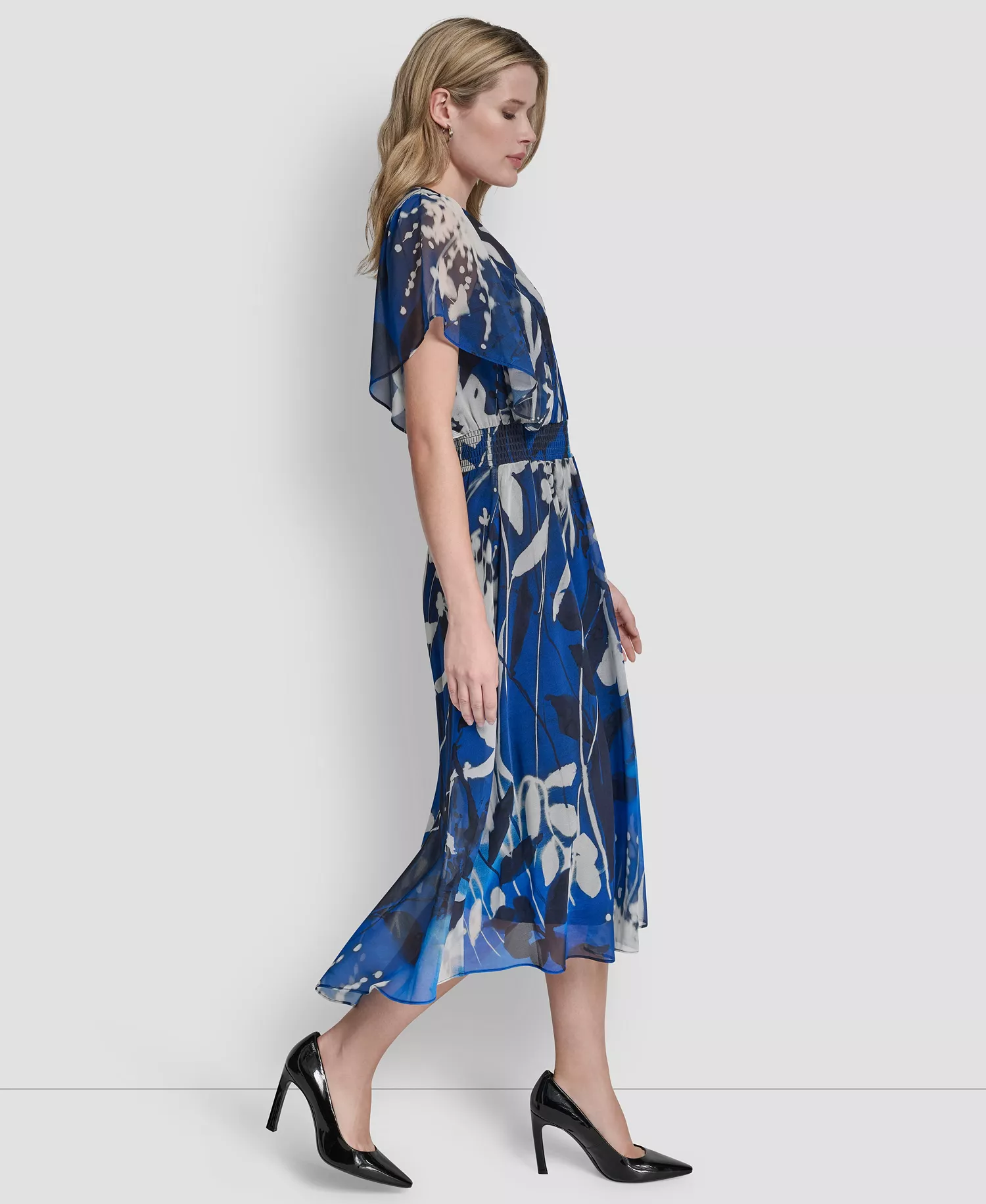 Women's Short Flutter Sleeve V Neck Smocked Waist Floral Midi Dress - Indigo/Atlantic Blue Multi - 10