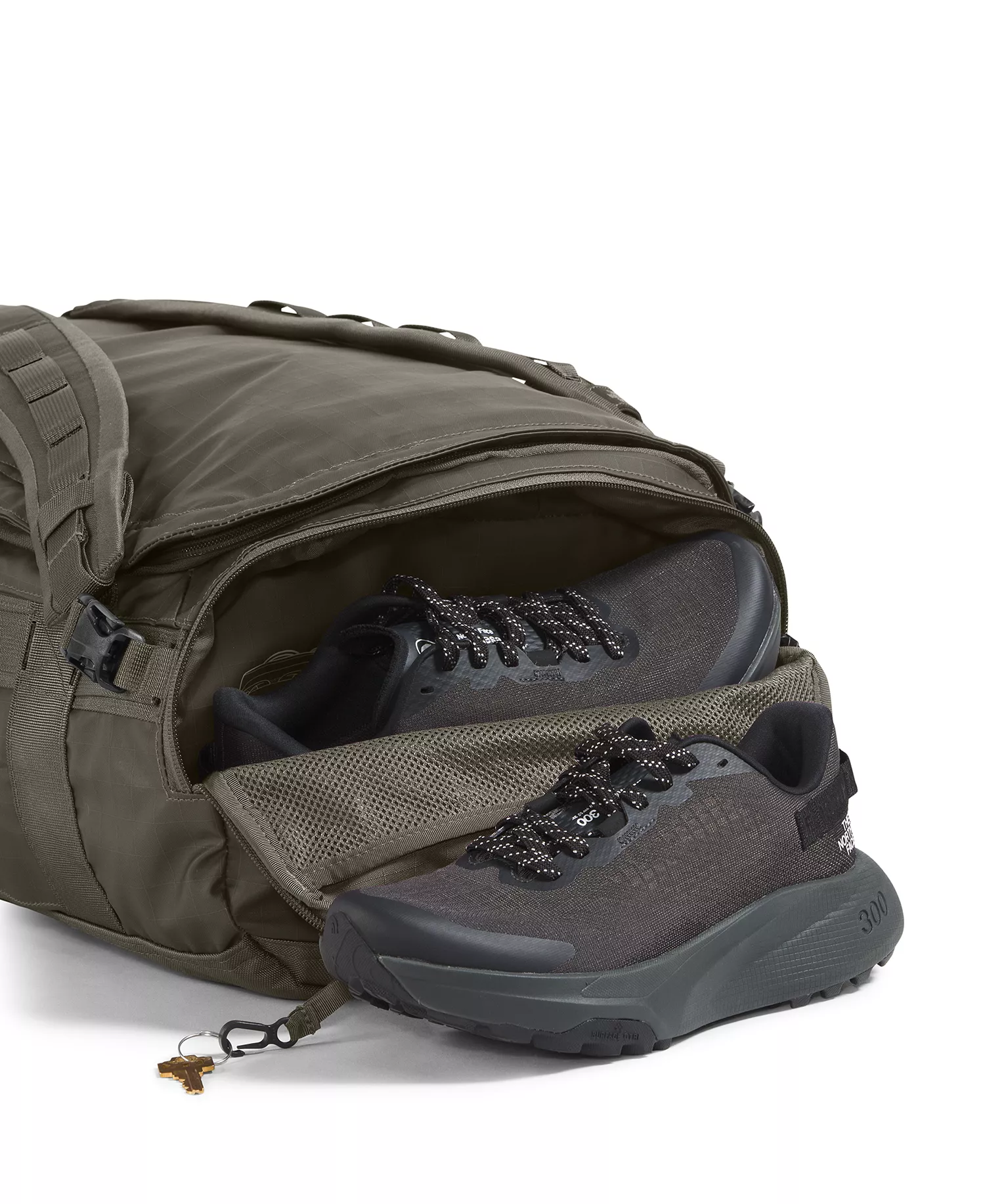 Men's Base Camp Voyager Duffel - 32L - Black - ONE SIZE