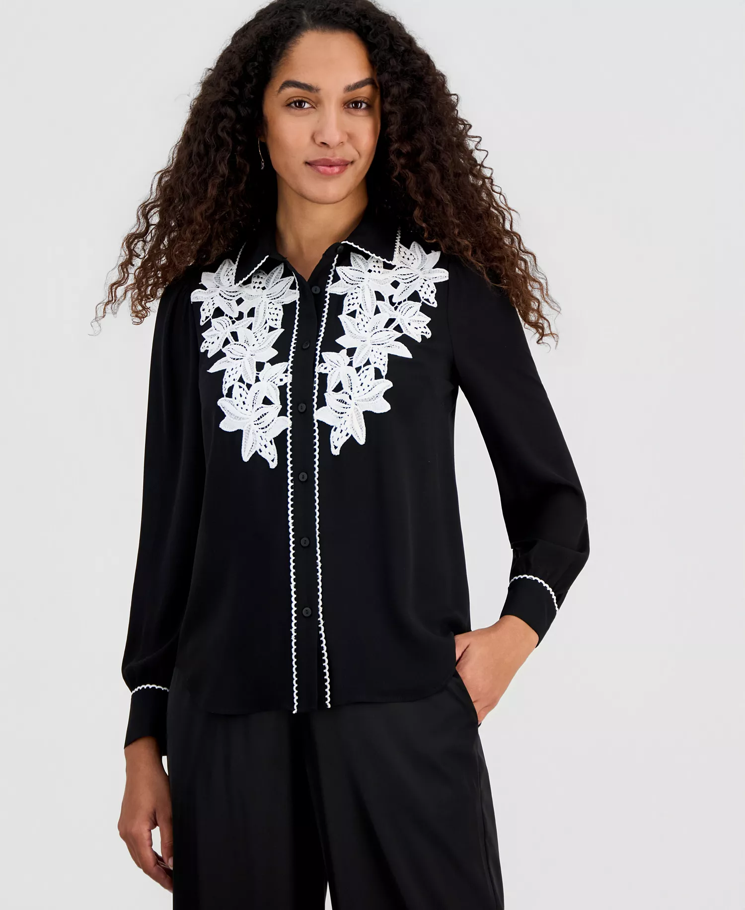 Women's Contrast-Trim Button-Down Blouse - Black - L