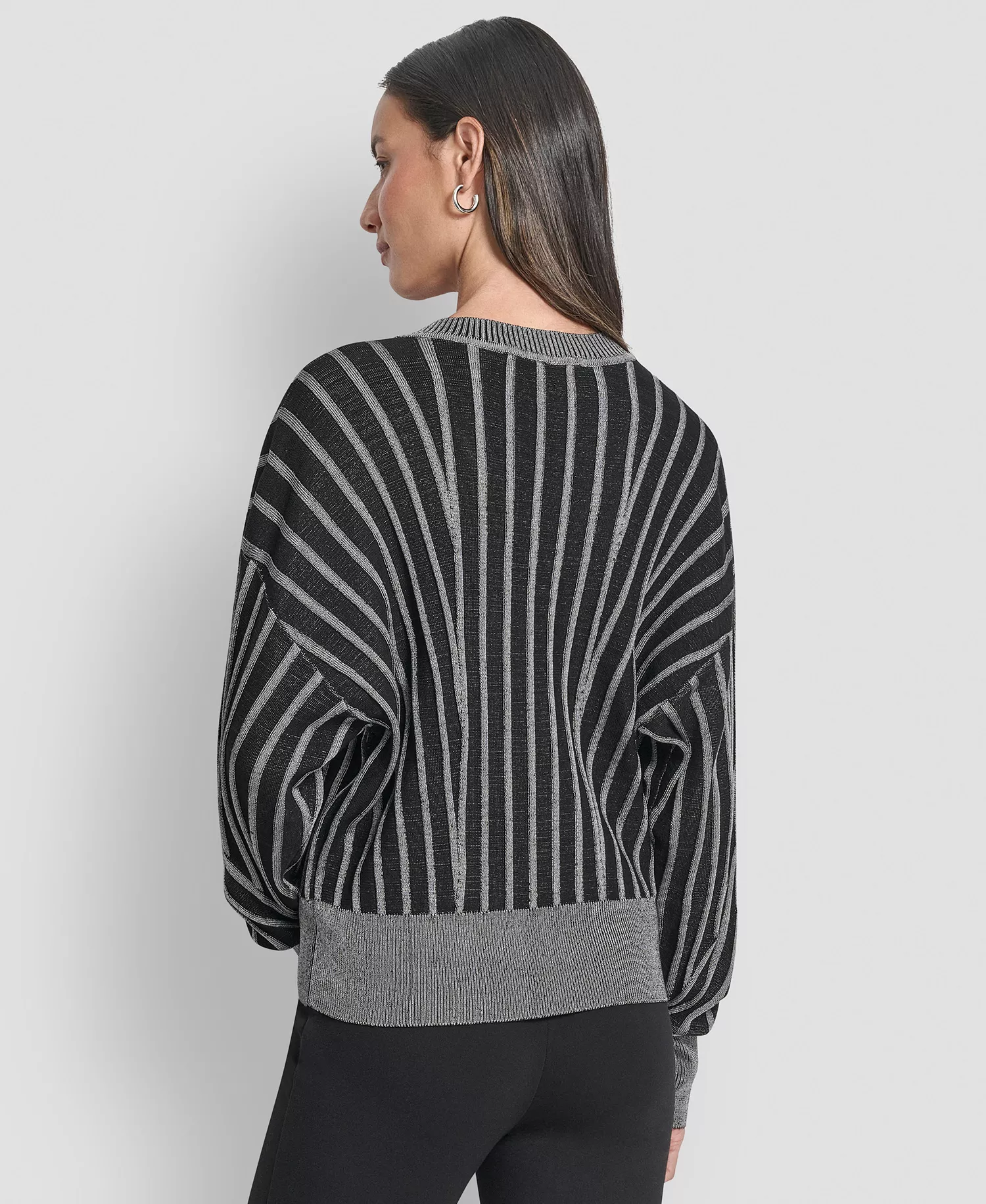 Women's Long Sleeve V-Neck Sweater - Black - XL