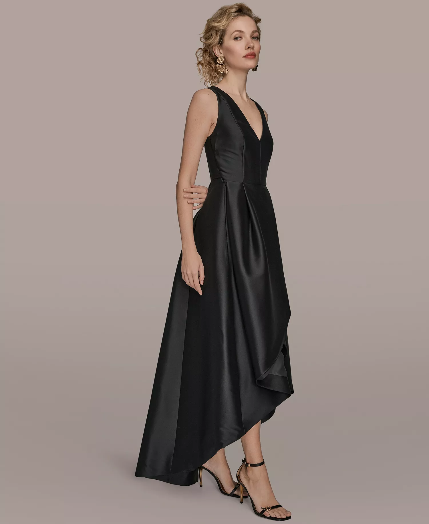 Women's Sleeveless Asymmetrical V-Neck Ball Gown - Black - 10