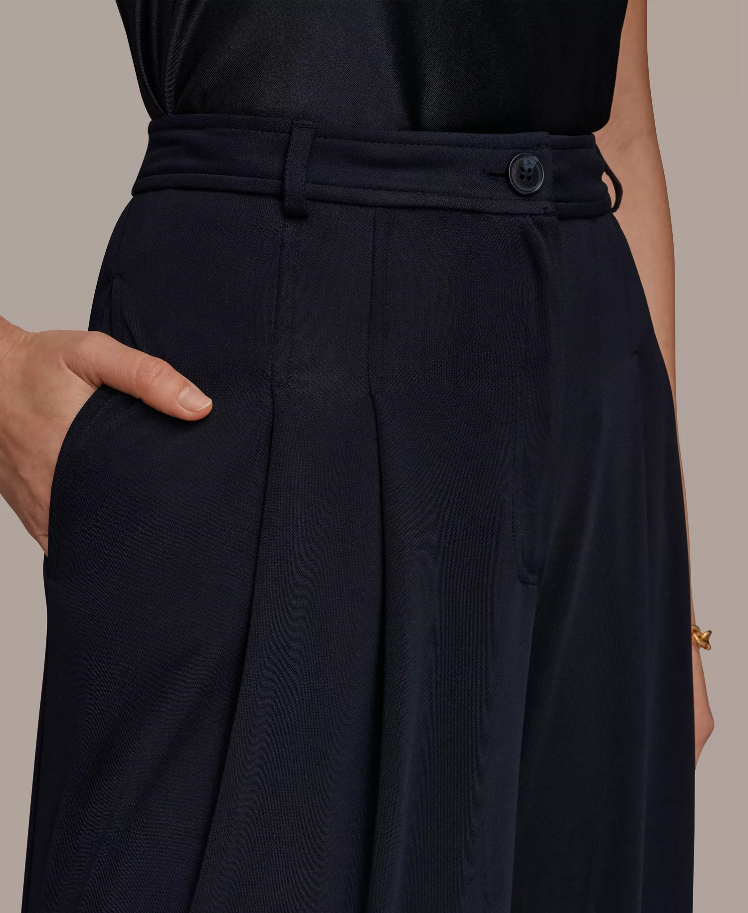 Women's Pleated Zip-Fly Pants - Black - L