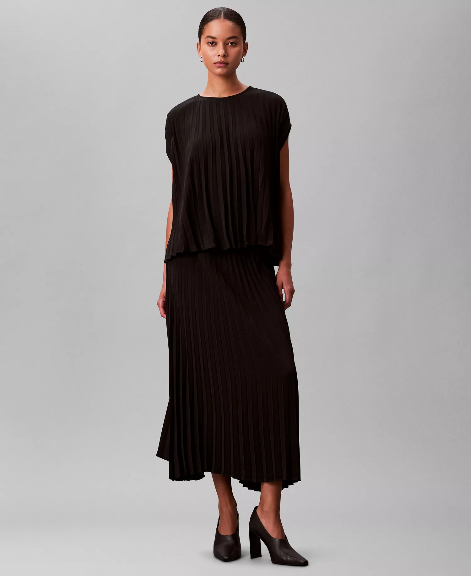 Women's Pleated Midi Skirt - Black - M