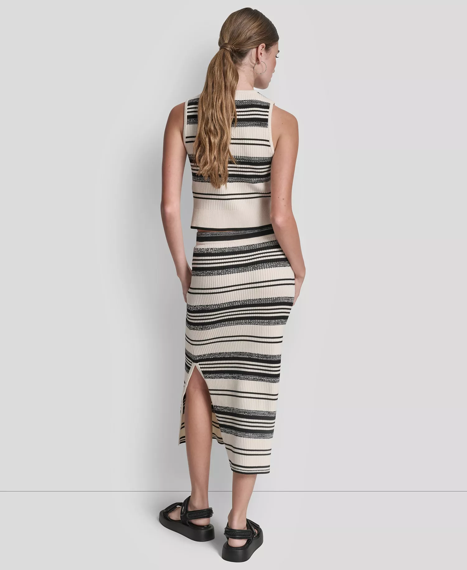 Women's Sleeveless Crew Neck Rib Sweater - Eggnog/black - L