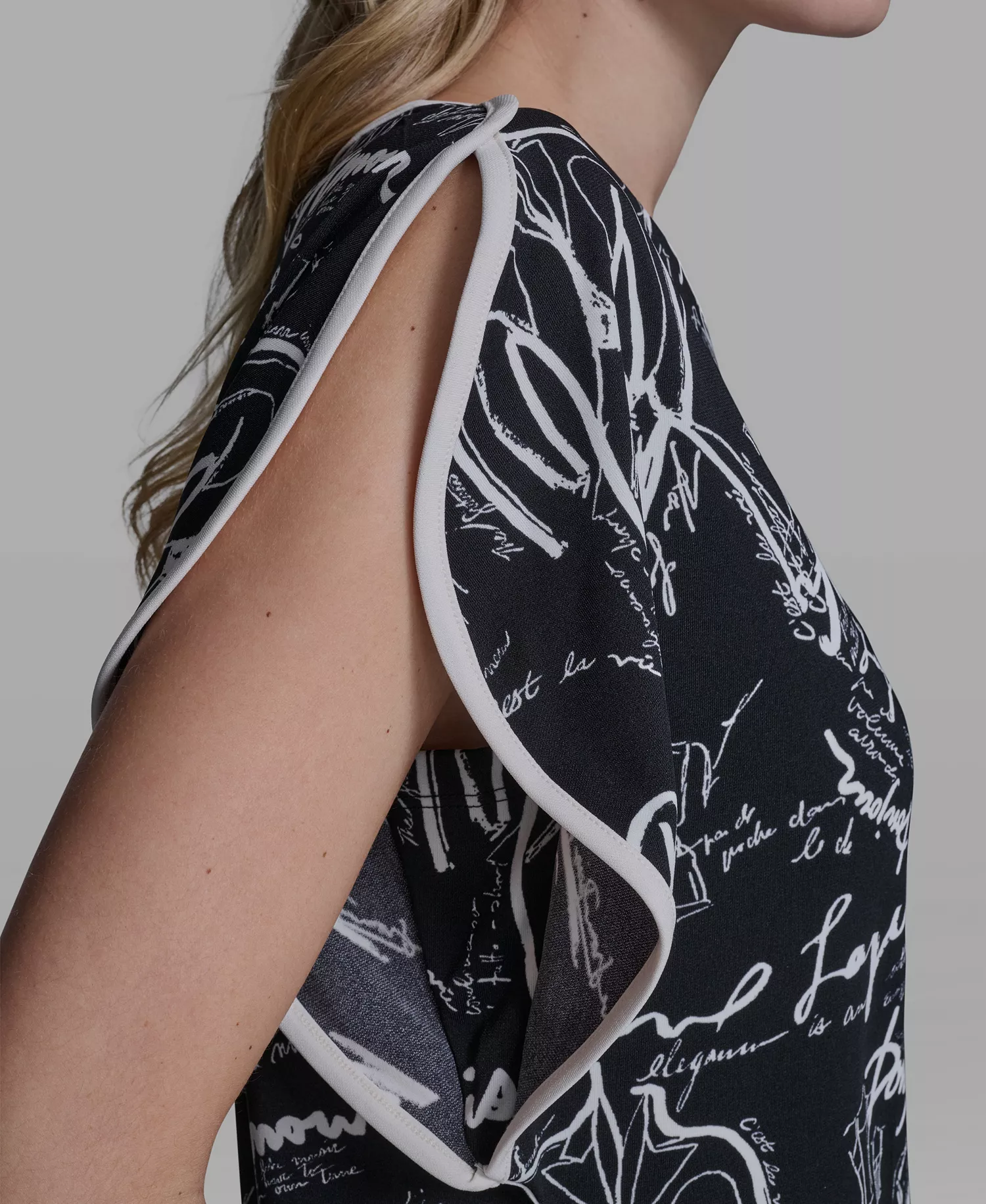 Women's Printed Split-Sleeve Crew Neck Top - Bisque/Black - L