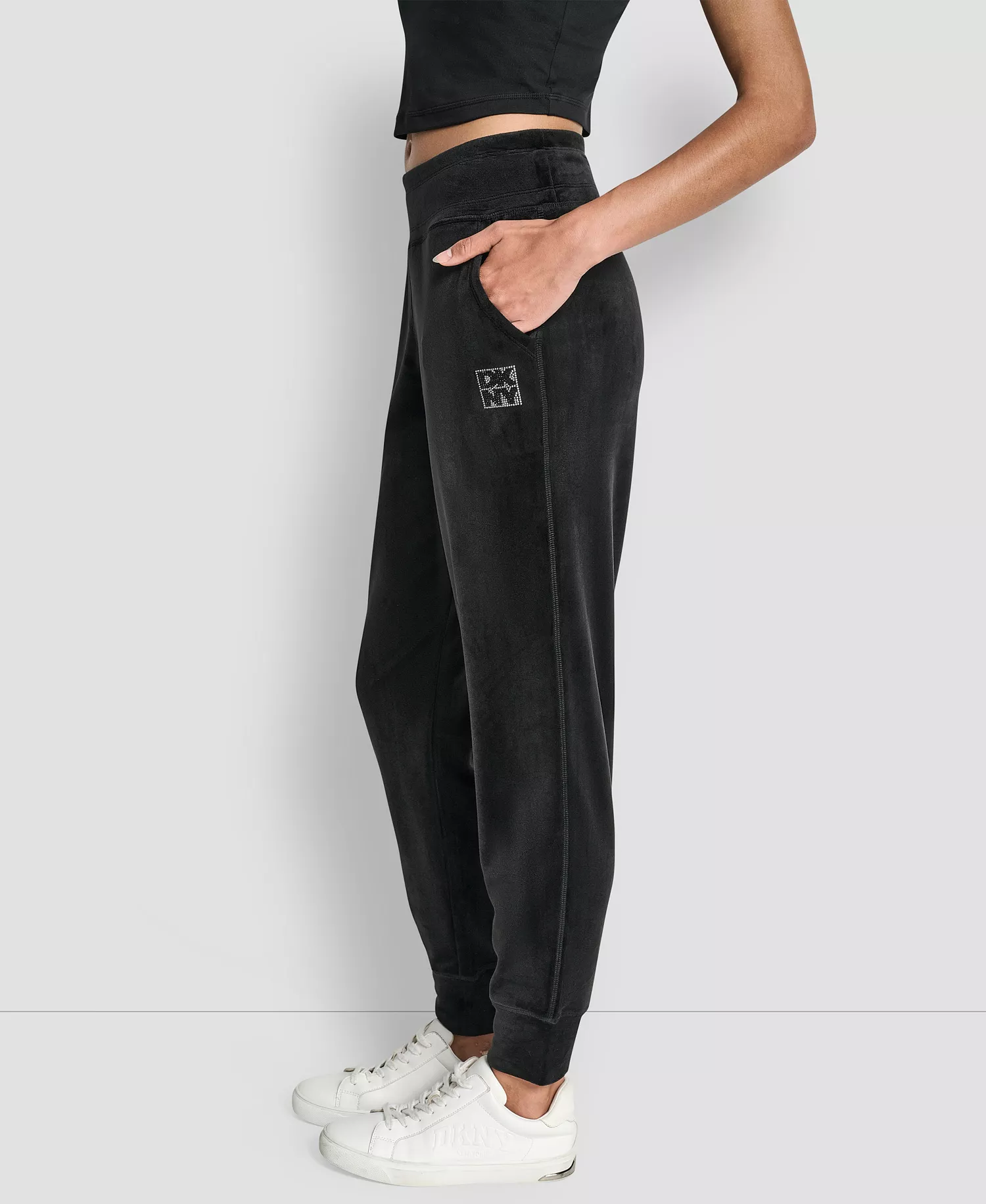 Women's Super Soft Velour Stacked Logo Mid-Rise Slim-Fit Joggers - Black - M