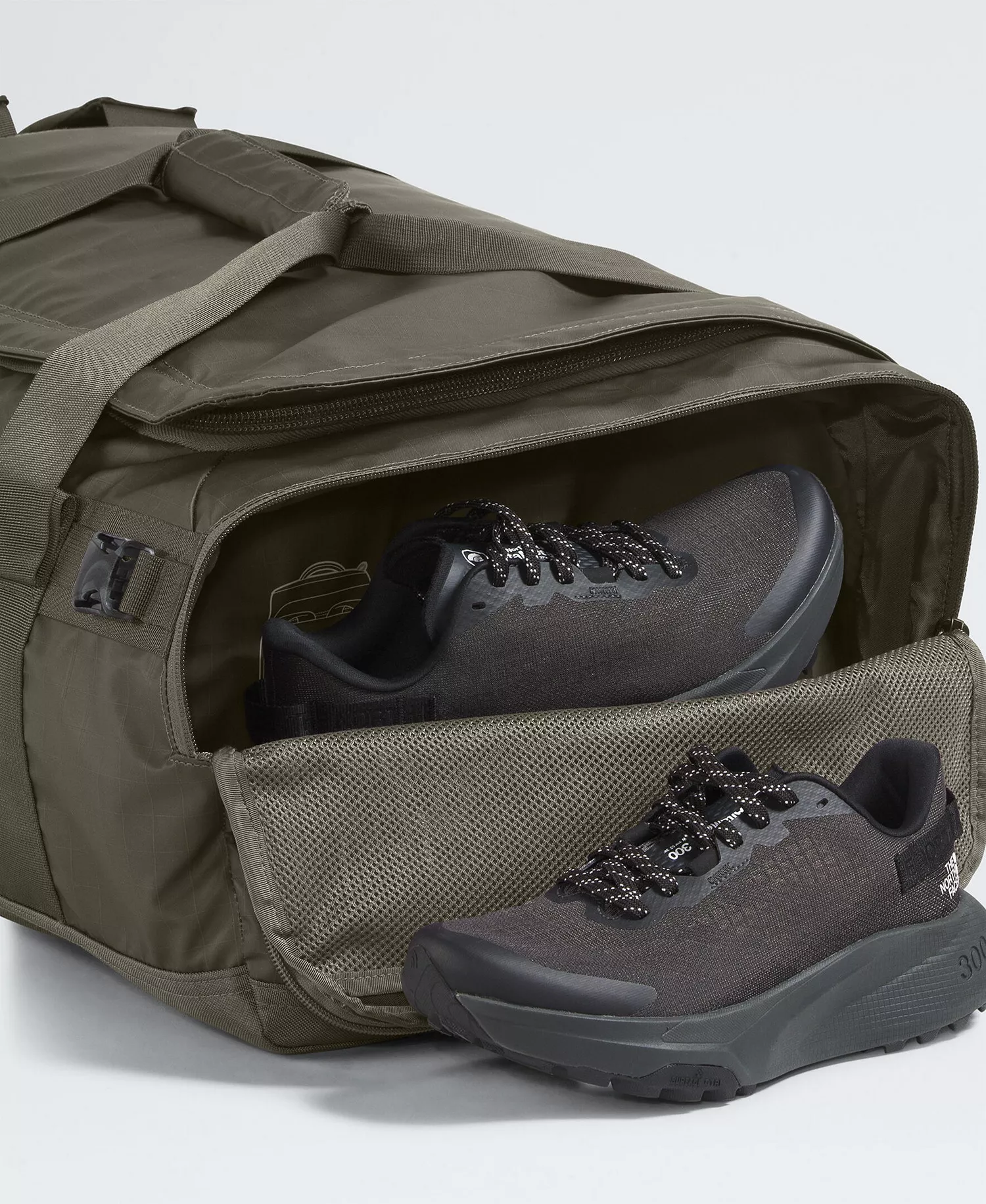 Men's Base Camp Voyager Bag - 62L - Black - ONE SIZE