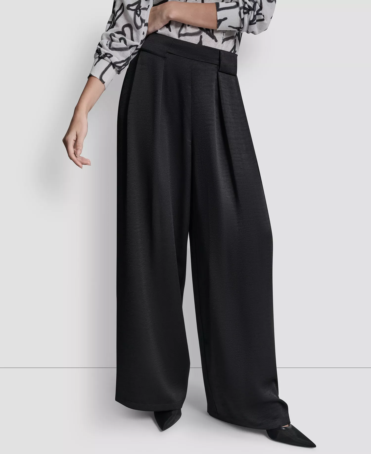 Women's Pleated Wide-Leg Pull-On Pants - Black - L