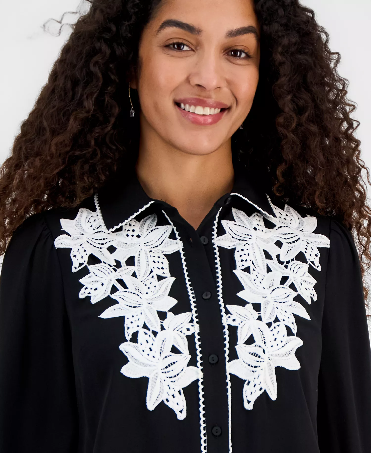 Women's Contrast-Trim Button-Down Blouse - Black - L