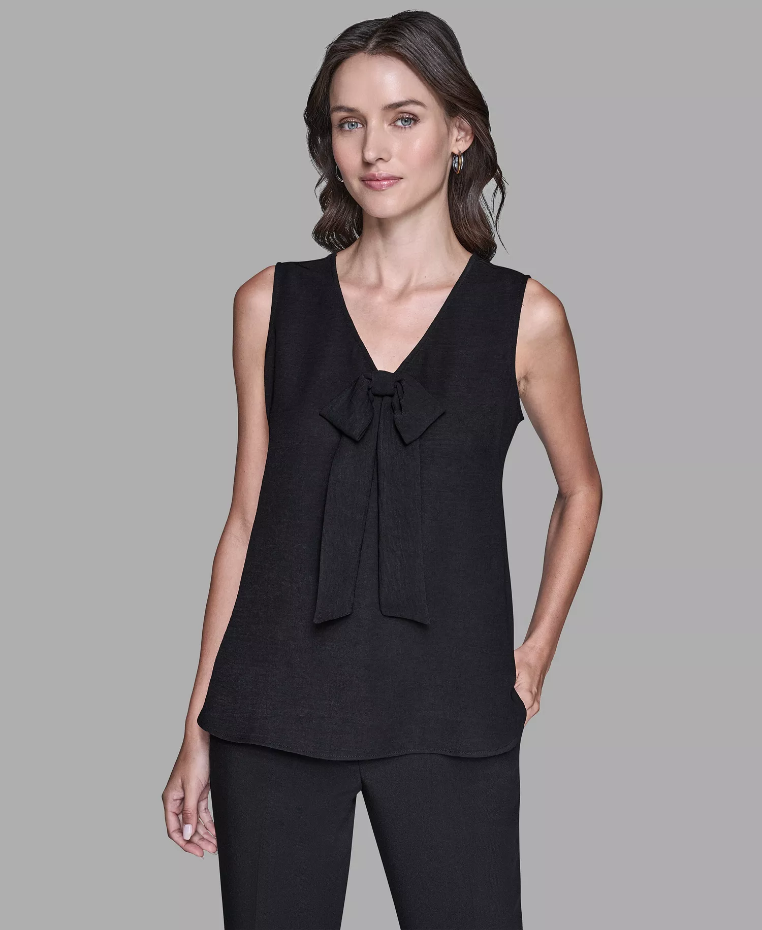 Women's Sleeveless V-Neck Bow Detail Top - Black - L