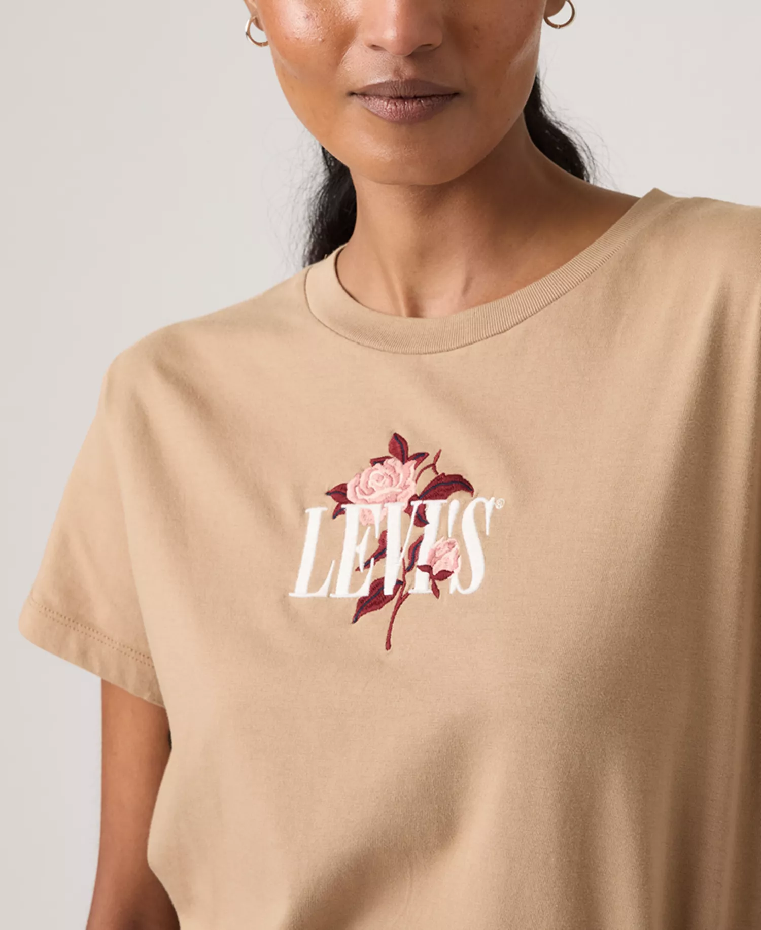 Women's Graphic Boxy Short-Sleeve T-Shirt - Single Rose Serif Logo Amphora - L