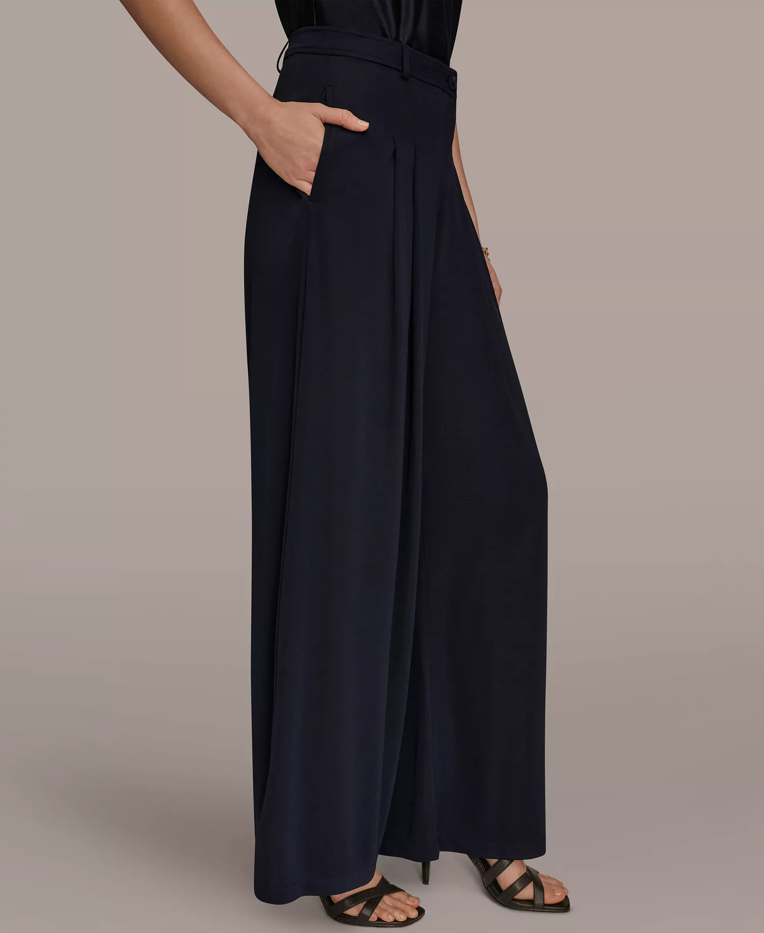 Women's Pleated Zip-Fly Pants - Black - L