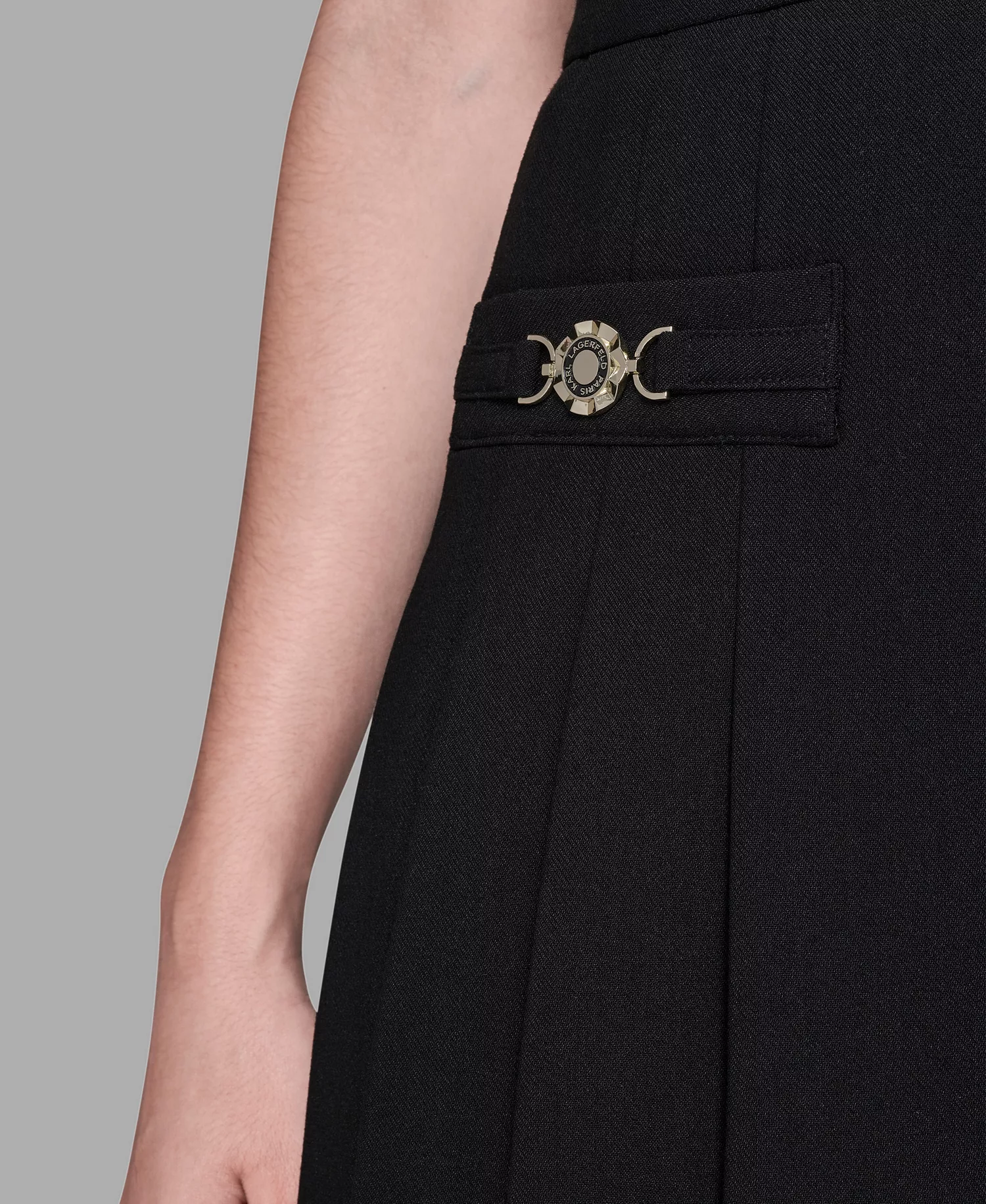 Women's Back Invisible Zipper Knee Length & Pleated Skirt - Black - 10