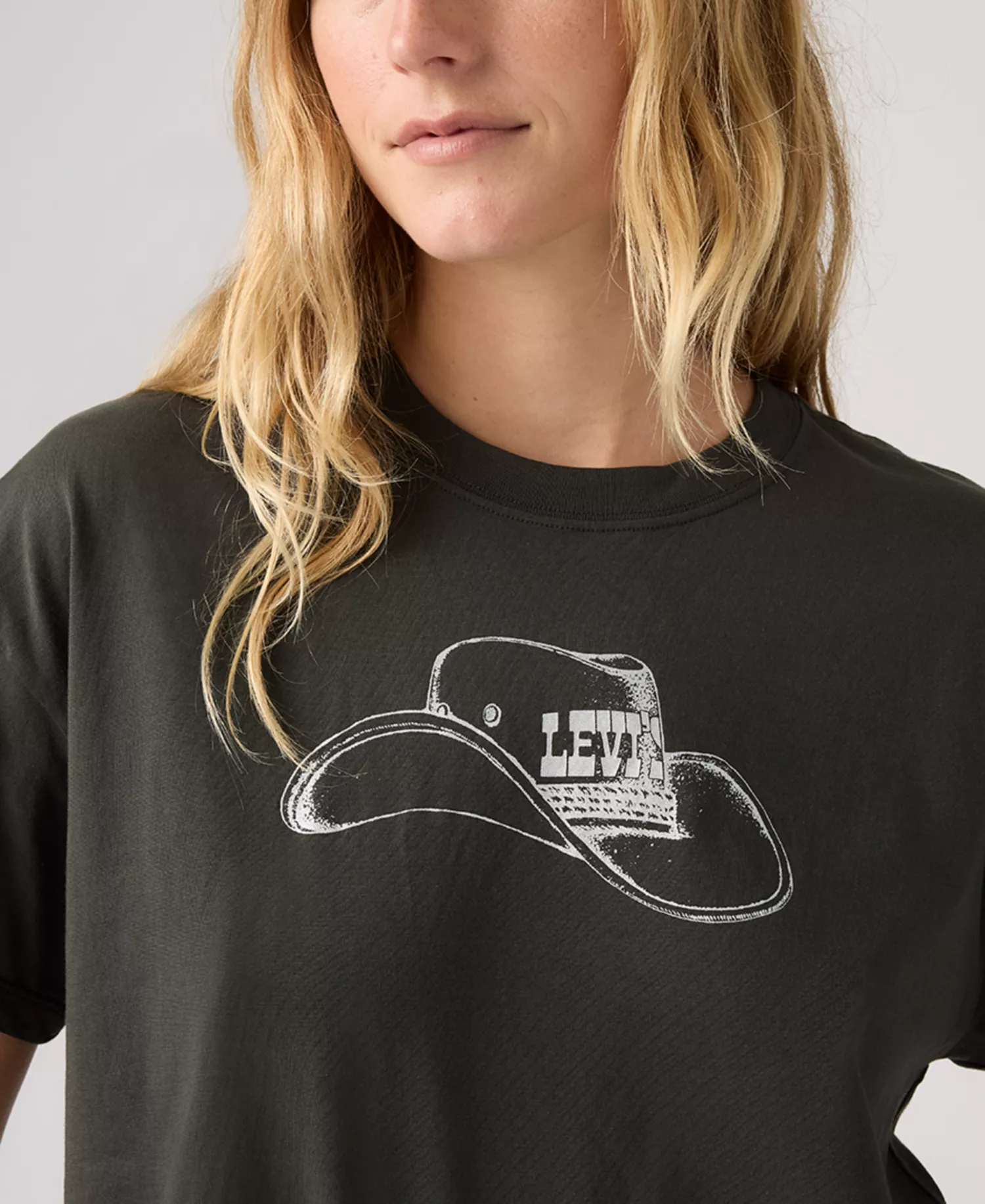 Women's Any Day Crew Neck T-Shirt - Levis Hat - L