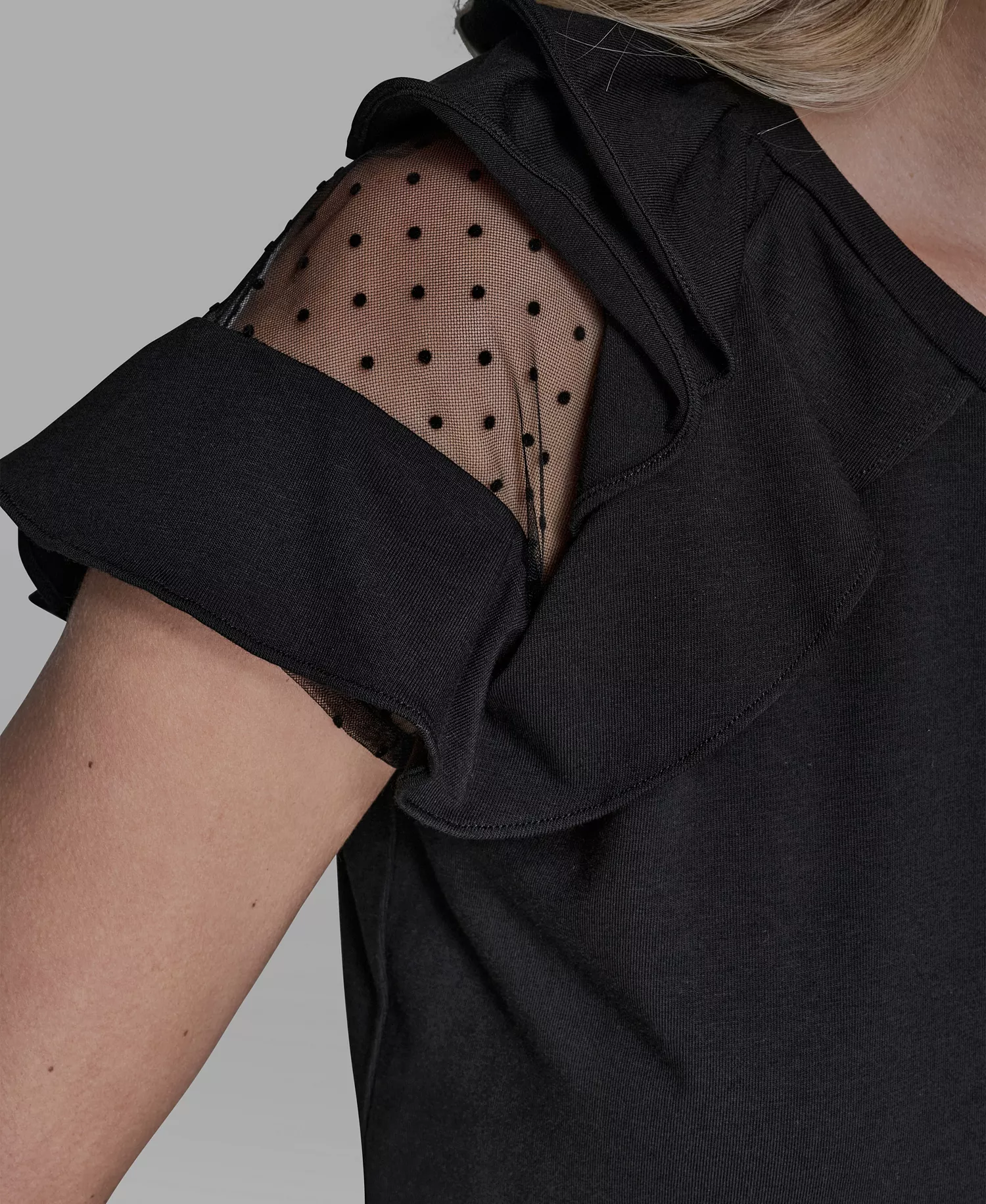 Women's Ruffle-Sleeve Pull-On Top - Black - L
