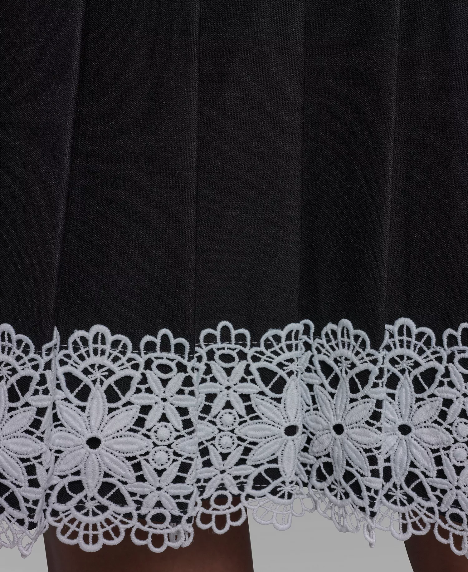 Women's Pleated Lace Trim Skirt - Black - 0