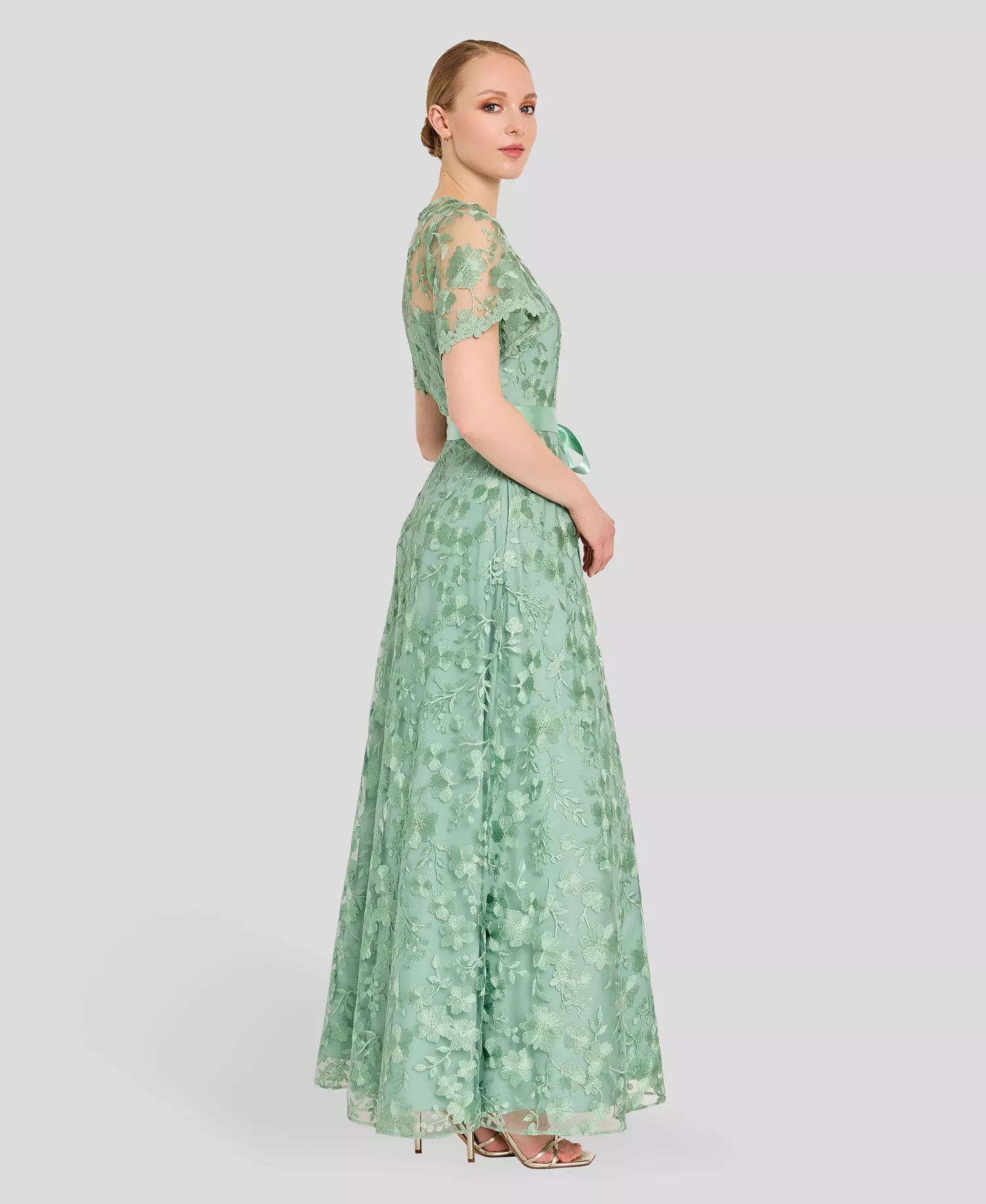 Women's Short-Sleeve Embroidered Gown - Sage - 10