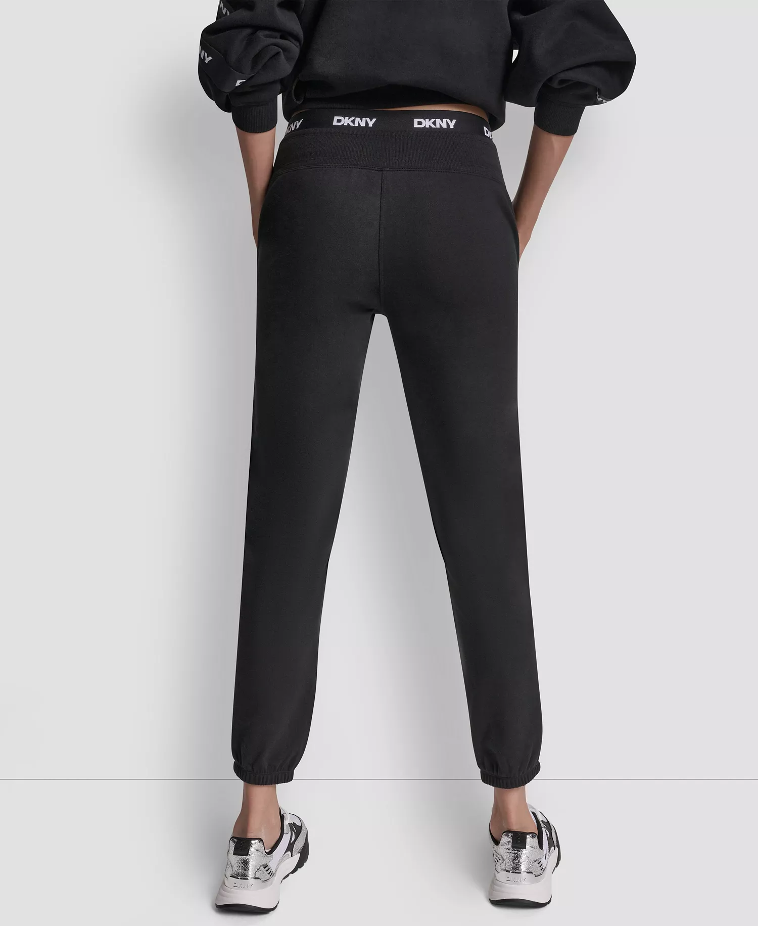Women's Classic Logo Elastic High-Rise Sweatpants - Black - L