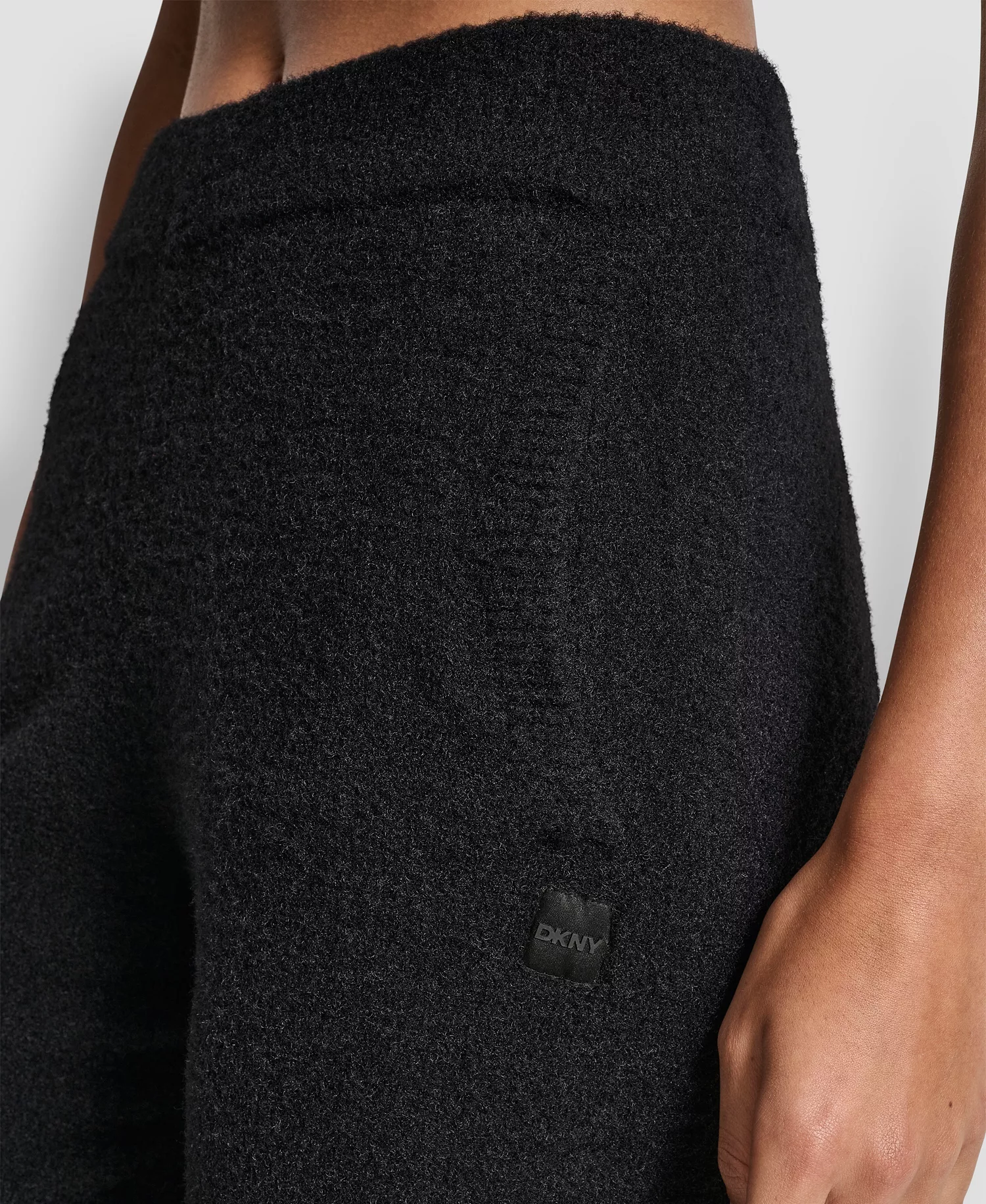 Women's Feather Yarn Tonal Jogger - Black - L