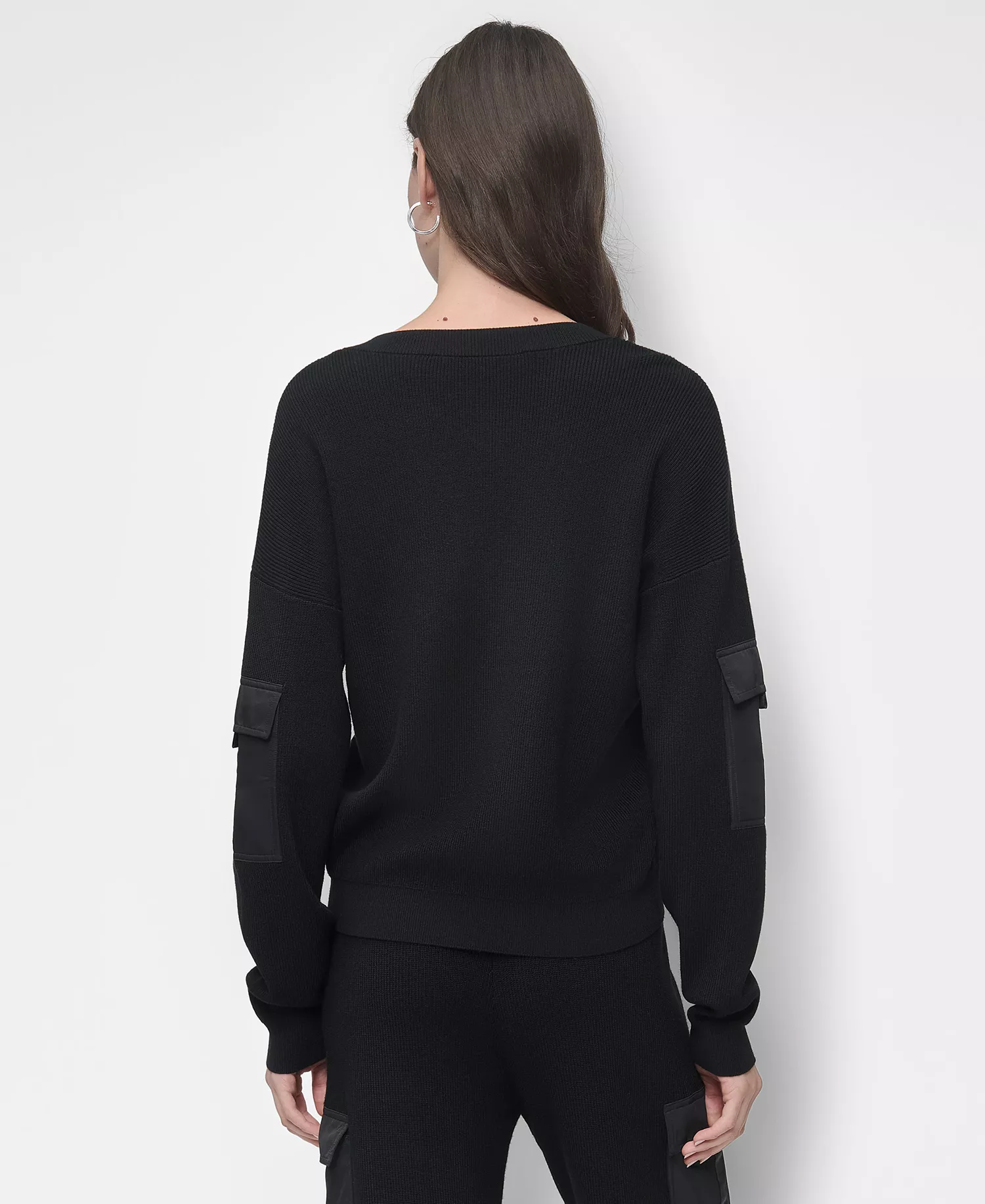 Women's Cargo V-Neck Sweater  - Black - L