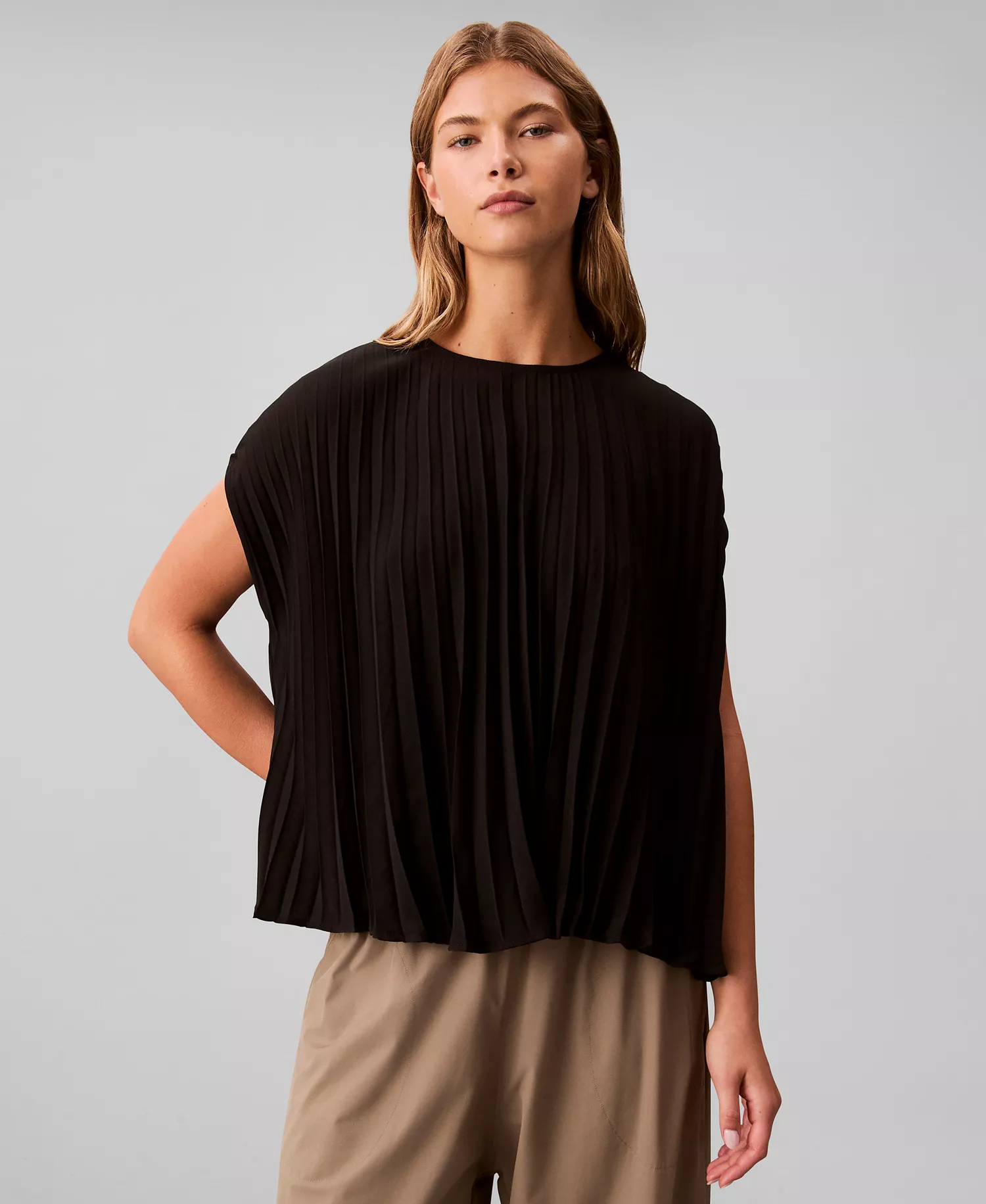 Women's Pleated Short Sleeve Top - Black - L